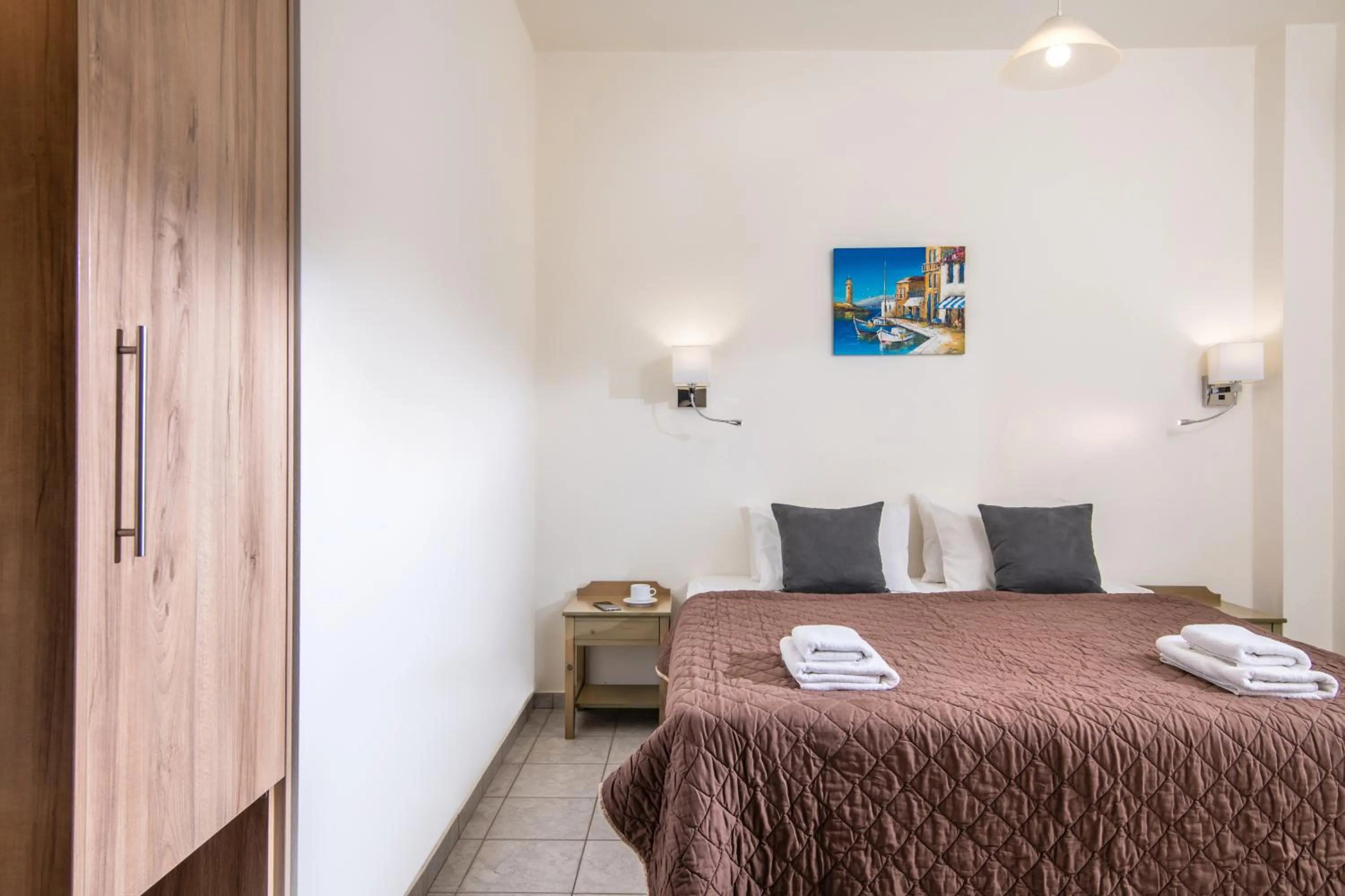 Bed in Belvedere Village