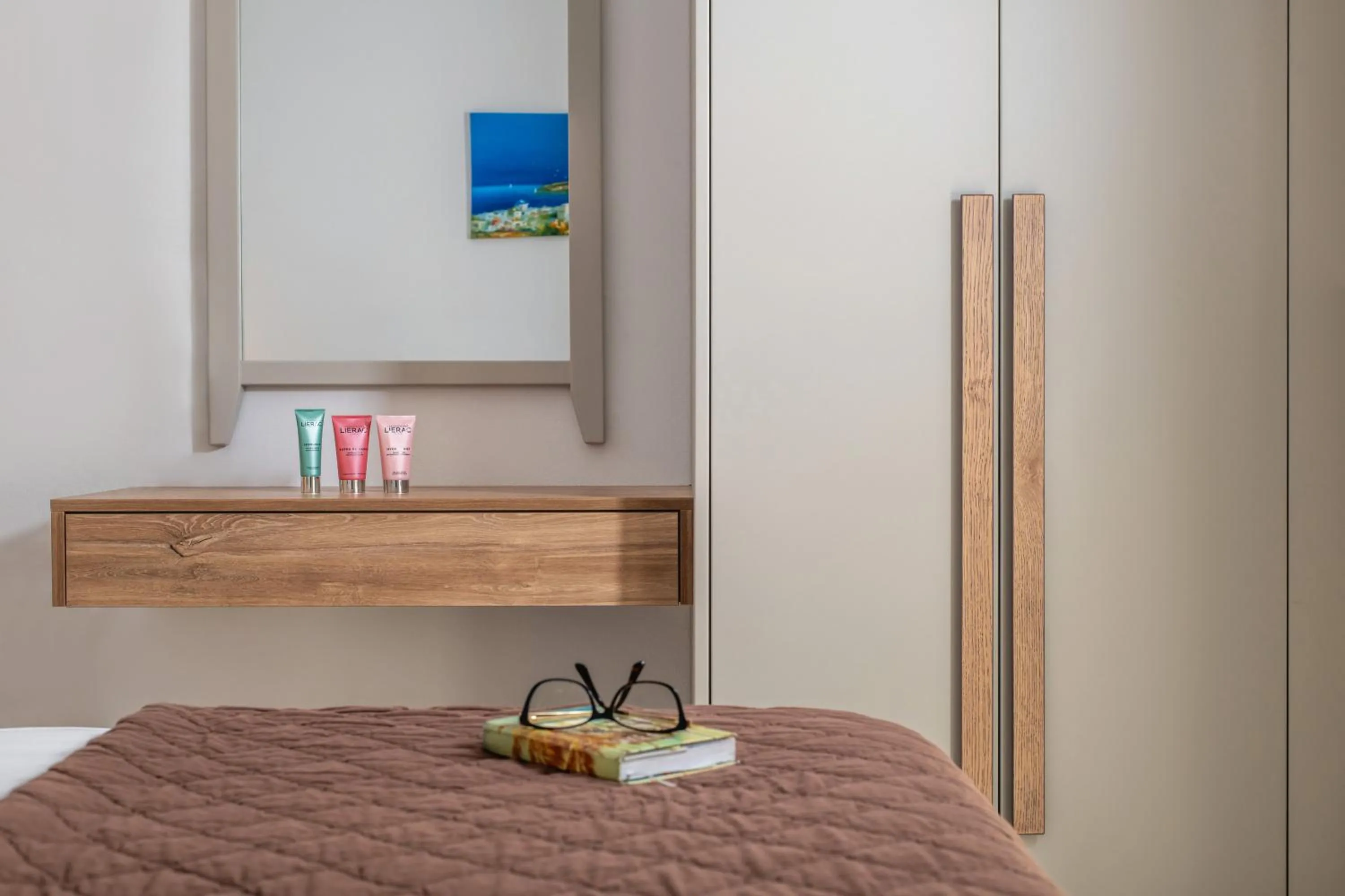 Bed in Belvedere Village