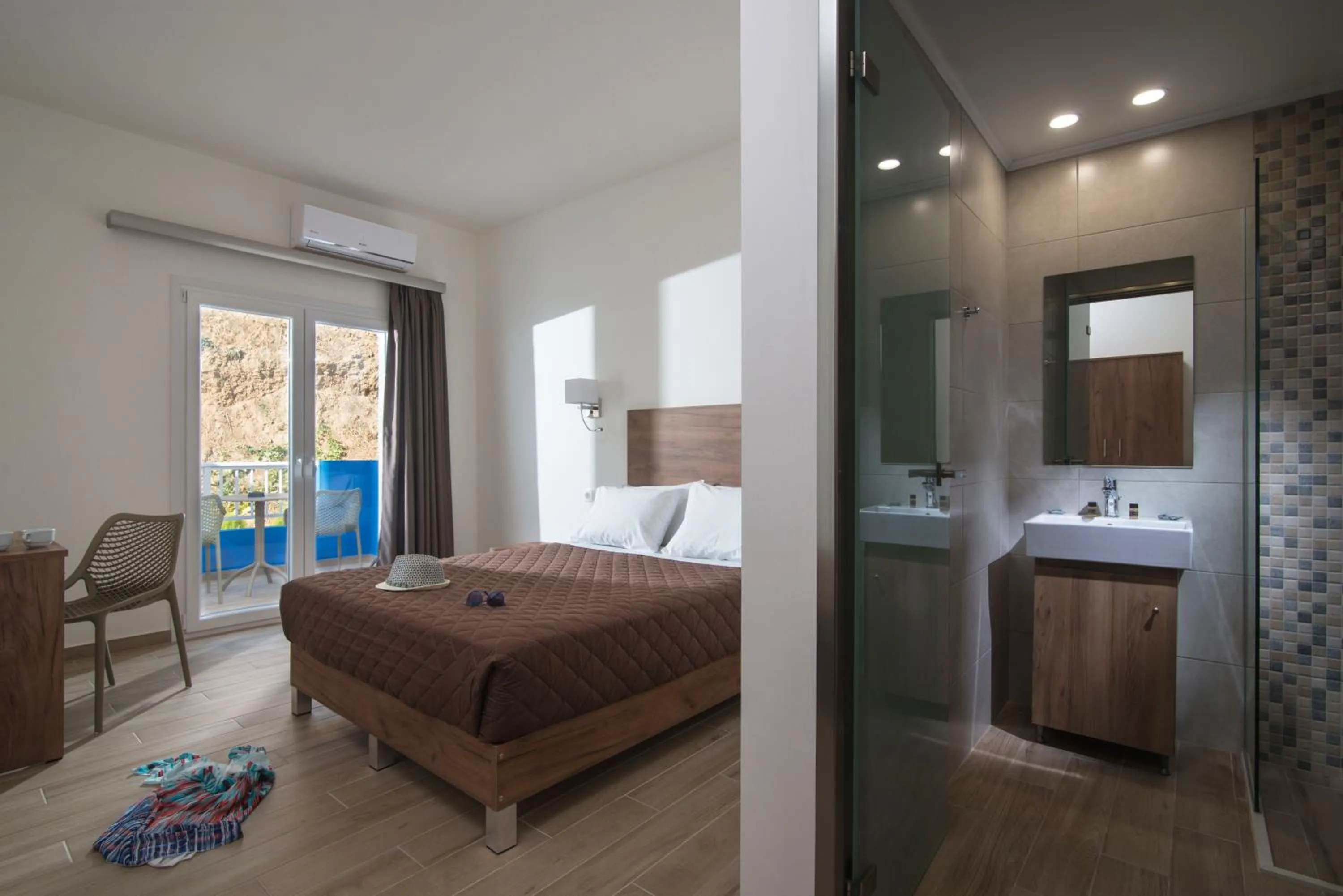 Photo of the whole room in Belvedere Village