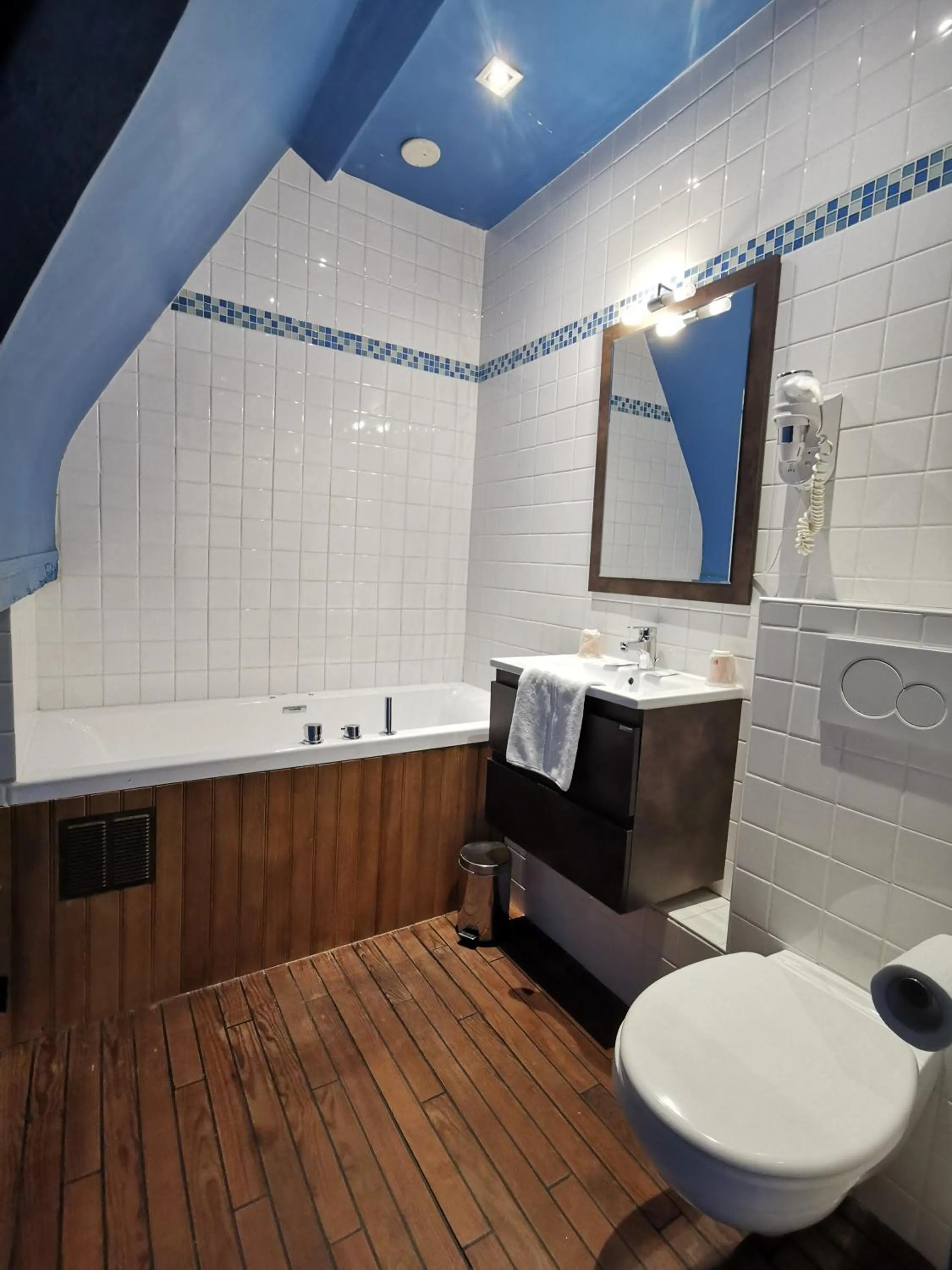 Bathroom in Hotel La Résidence Manoir De La Salamandre