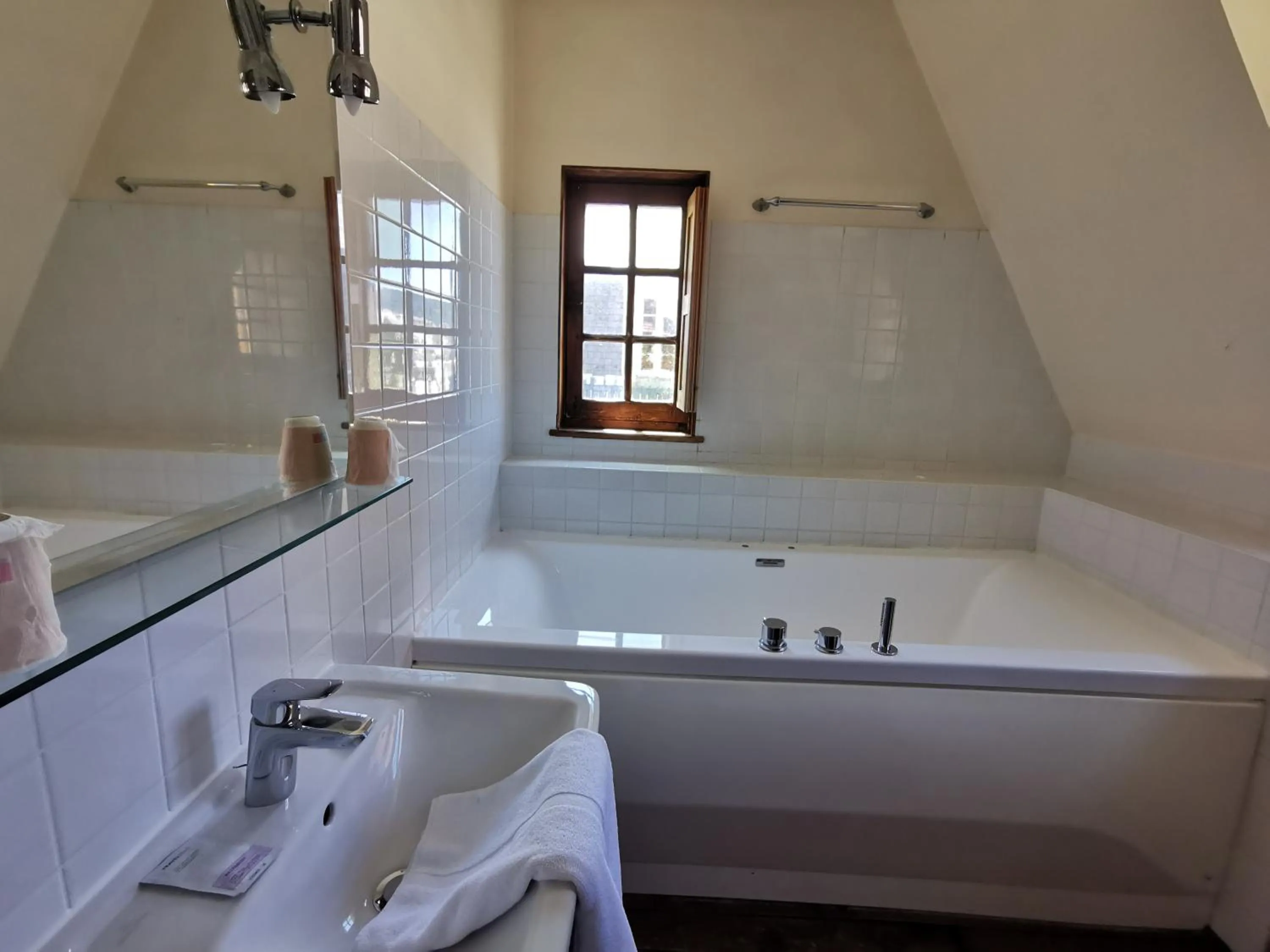 Bathroom in Hotel La Résidence Manoir De La Salamandre