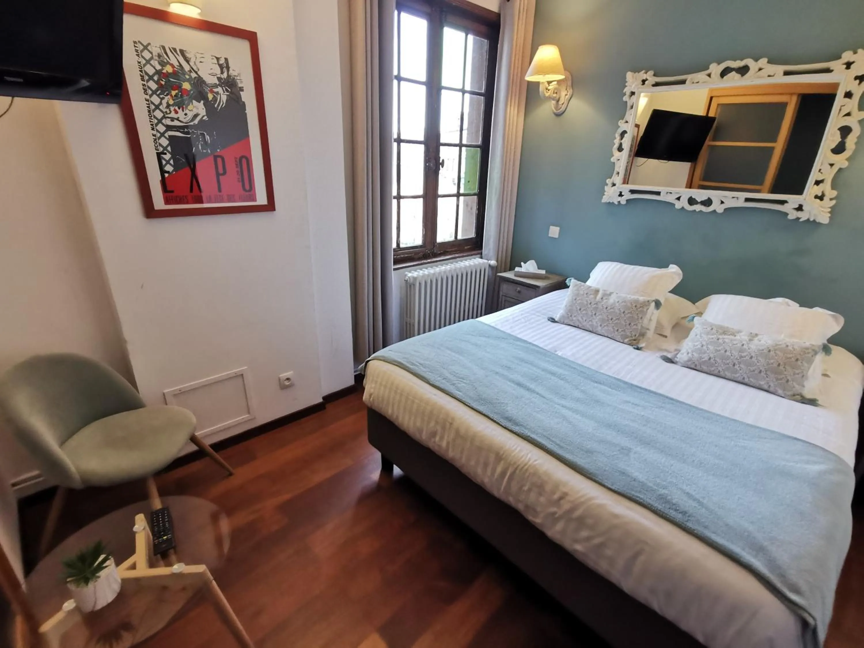 Bed in Hotel La Résidence Manoir De La Salamandre