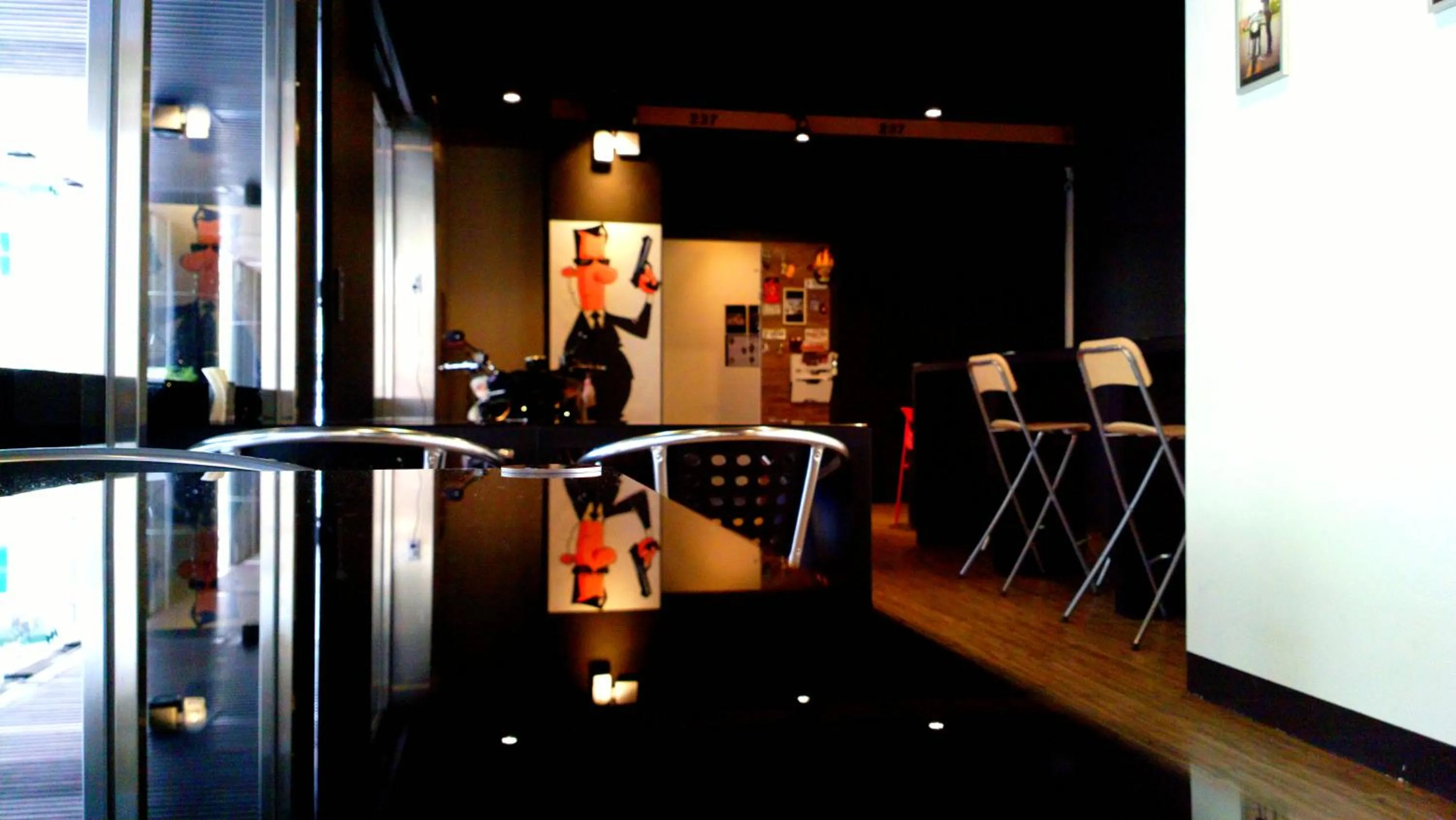 Restaurant/places to eat in 237 Hotel