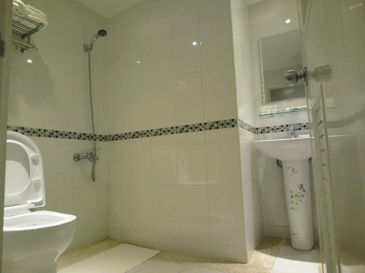 Bathroom in 237 Hotel