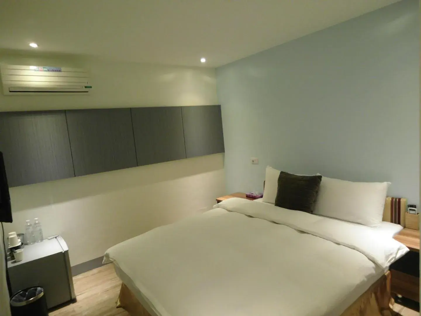 Budget Double Room in 237 Hotel Budget Double Room in 237 Hotel