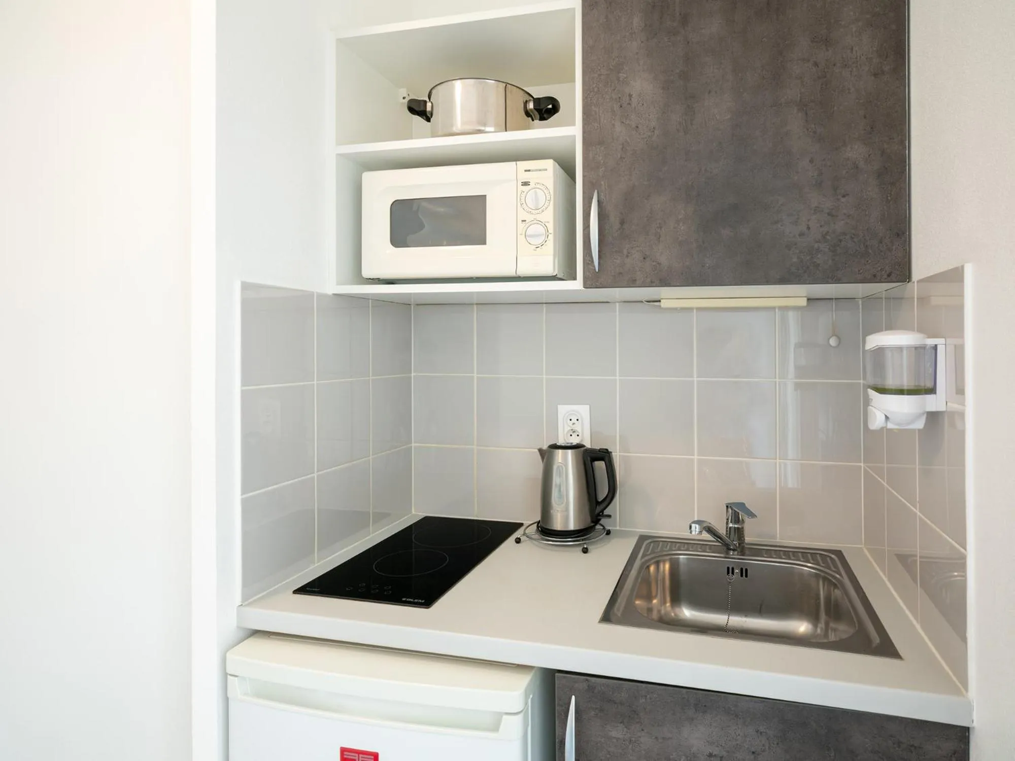 Coffee/tea facilities in Séjours & Affaires Caen Le Clos Beaumois