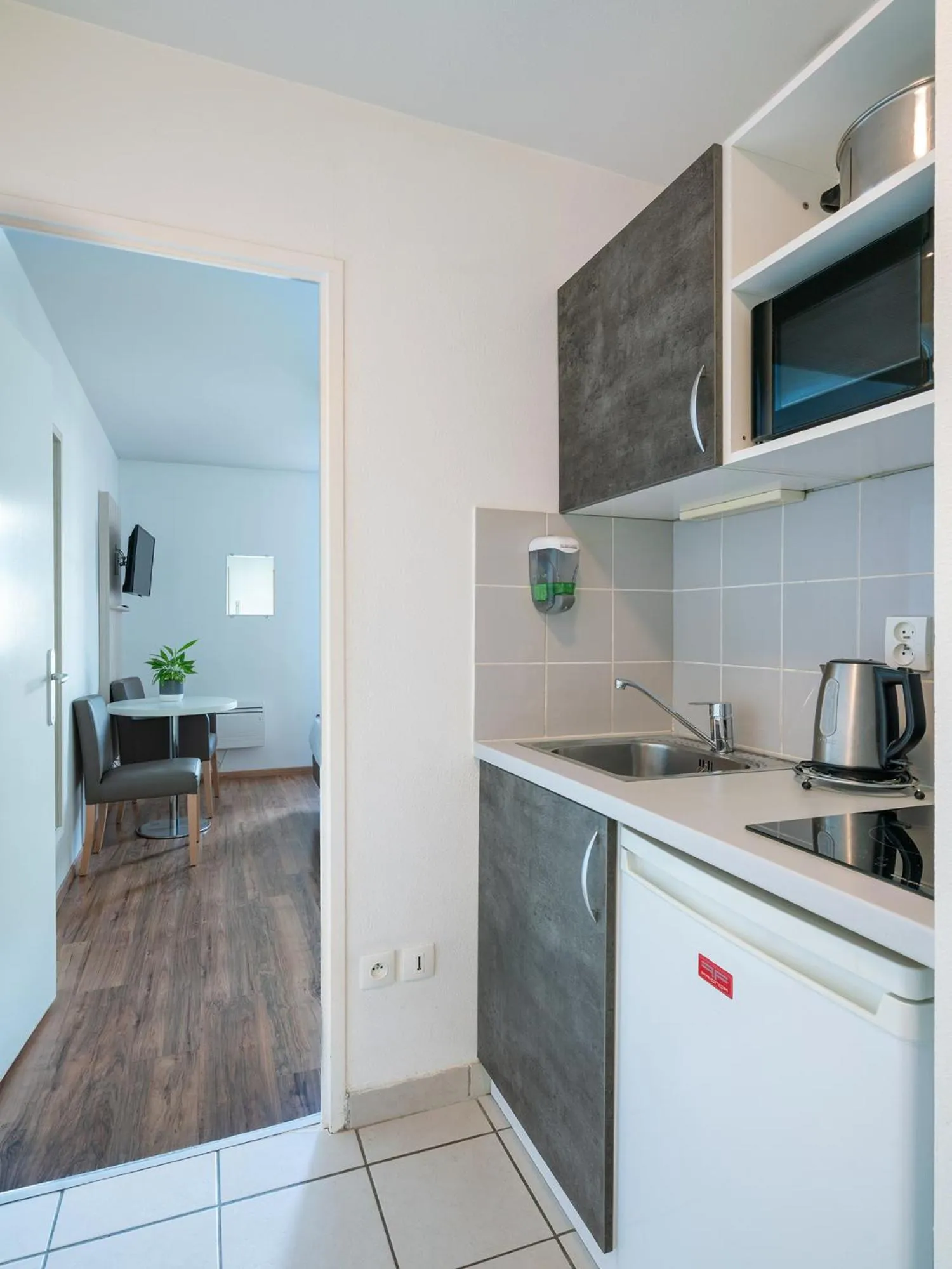 TV and multimedia in Séjours & Affaires Caen Le Clos Beaumois