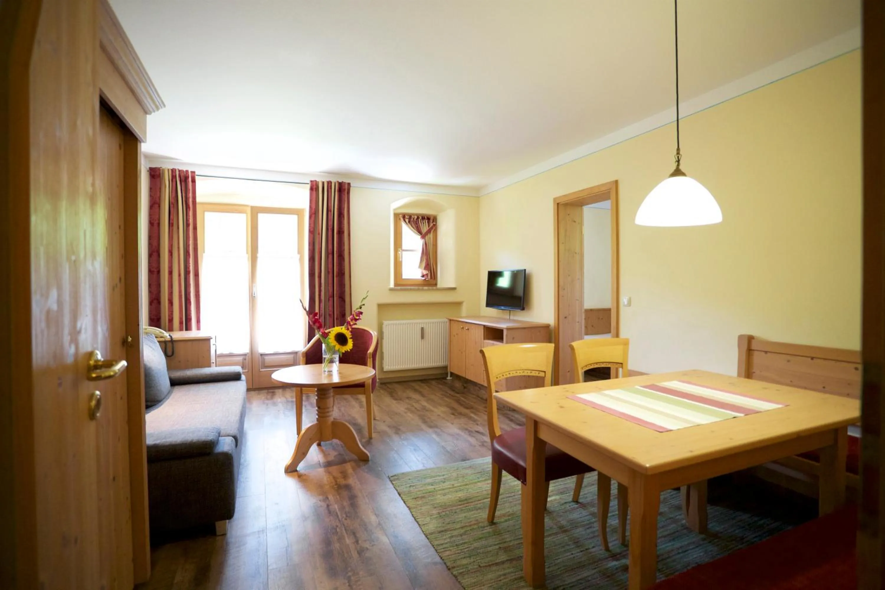 Deluxe Twin Room in Hotel Salzburger Hof