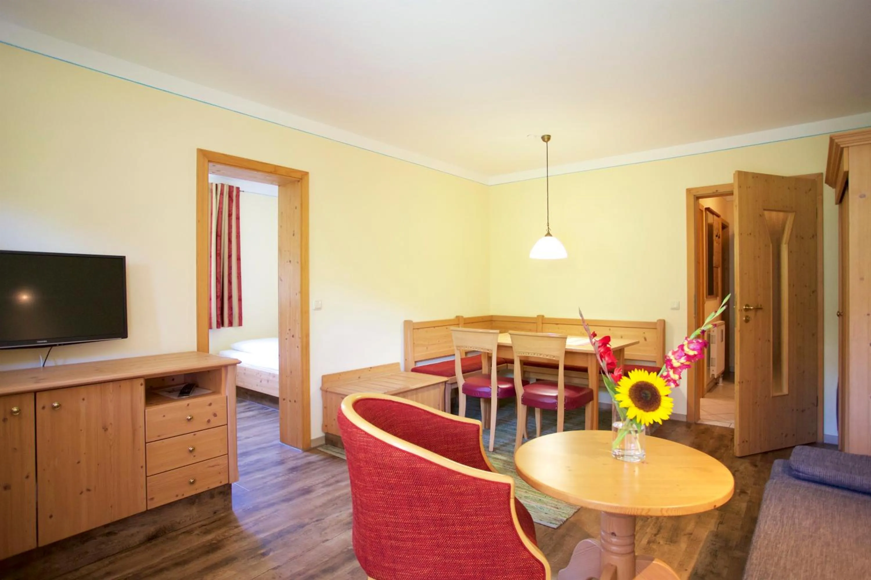 Photo of the whole room in Hotel Salzburger Hof