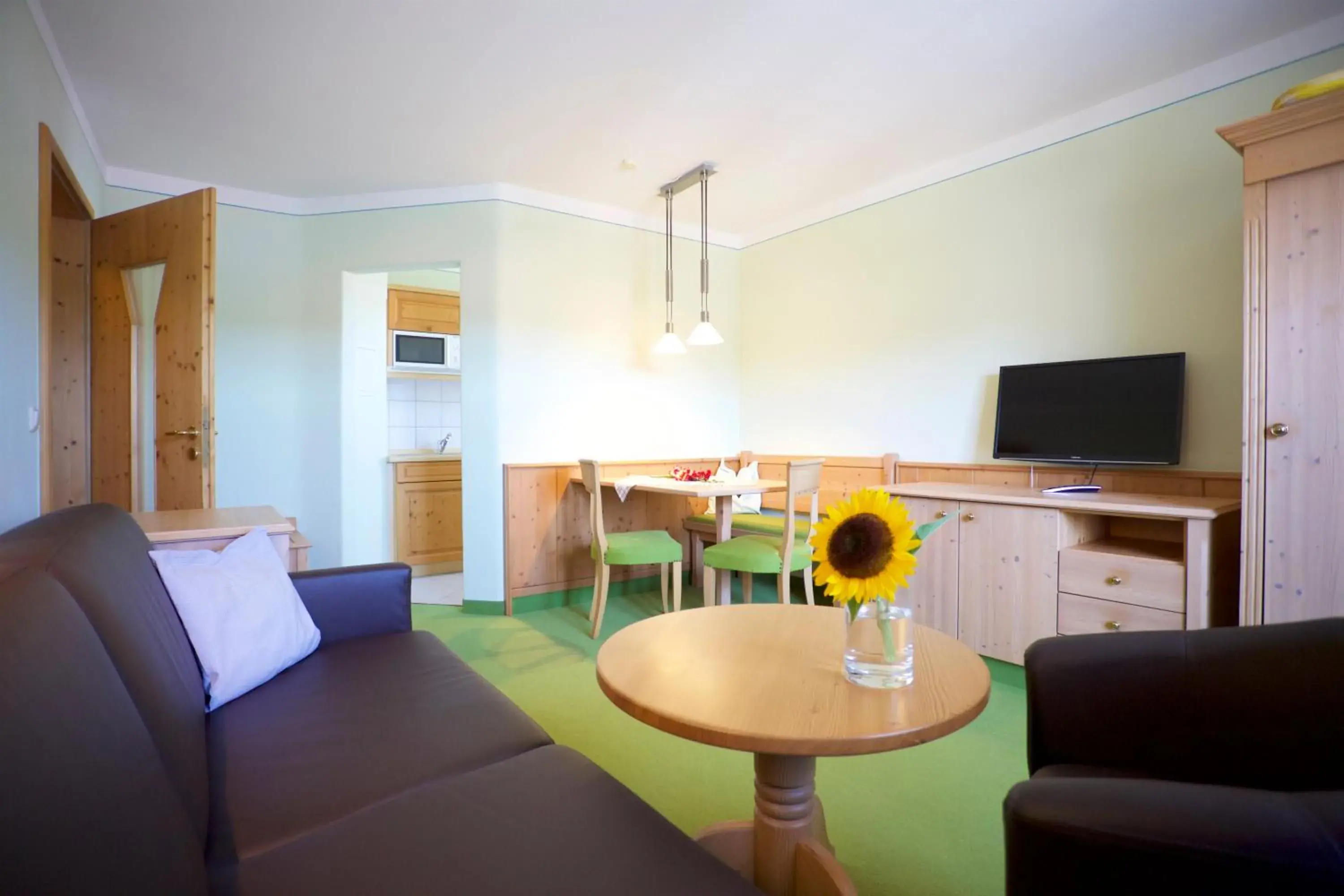 Deluxe Double Room in Hotel Salzburger Hof Deluxe Double Room in Hotel Salzburger Hof