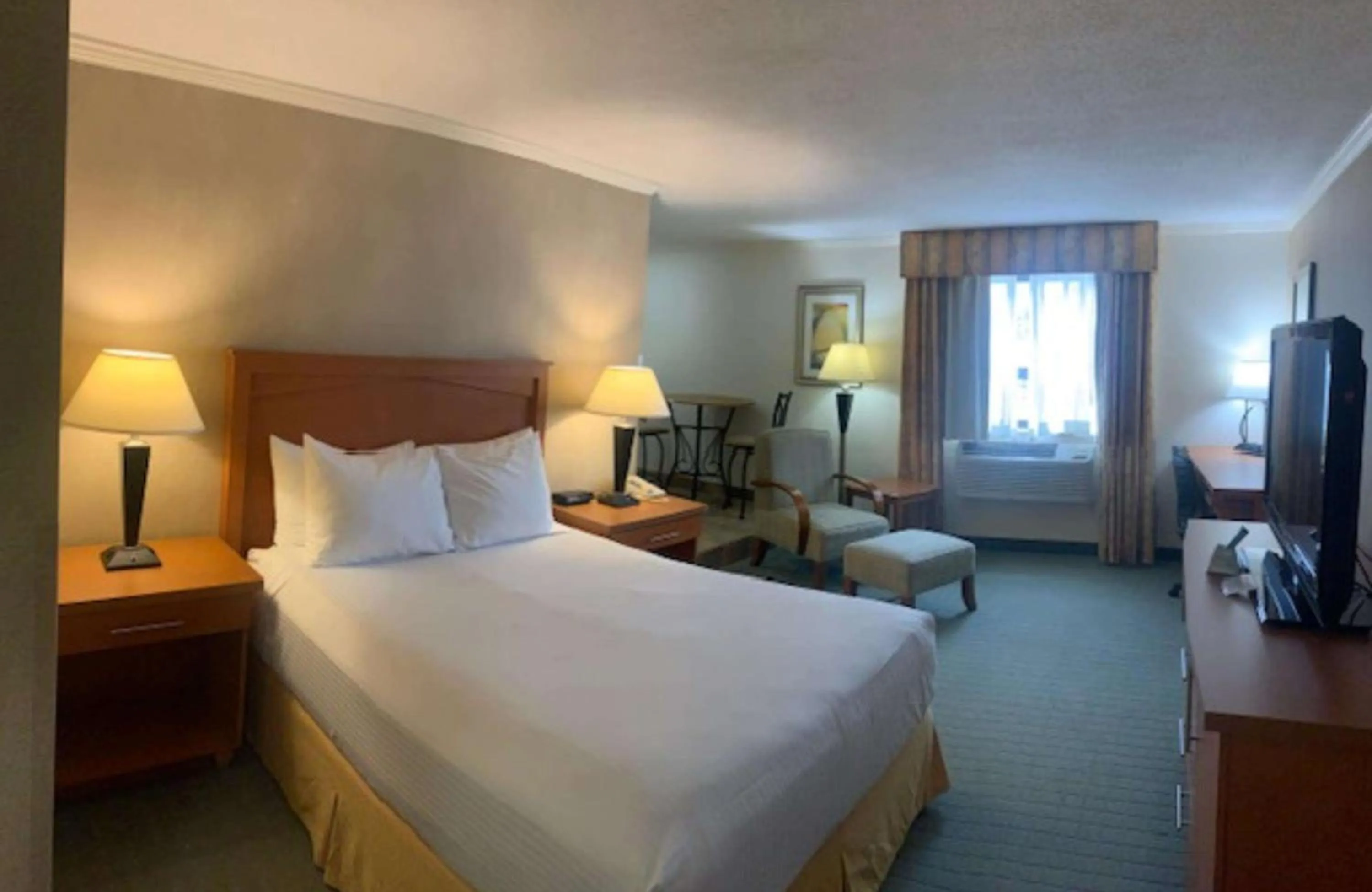 Bedroom, Bed in Best Western Davison Inn