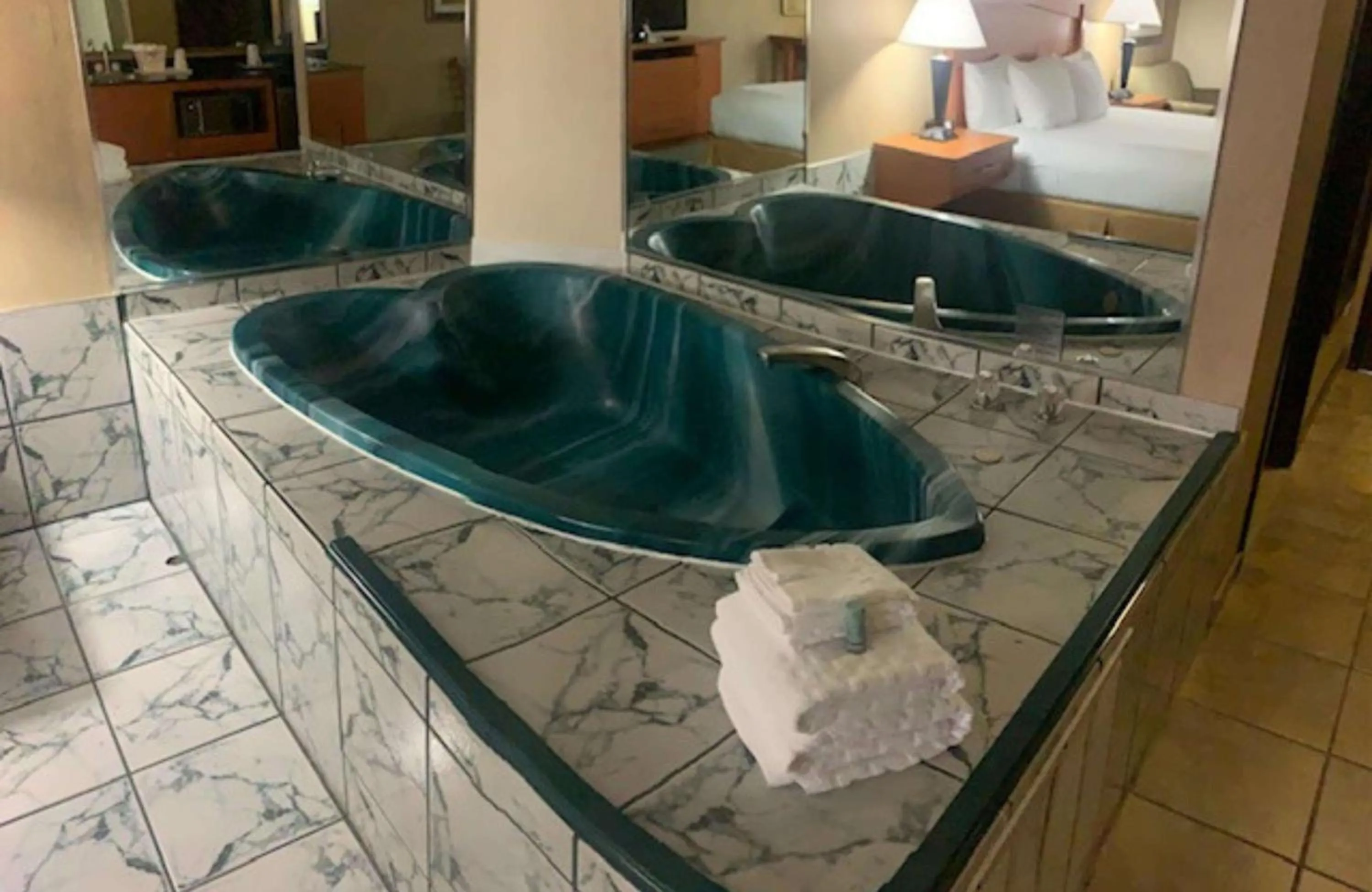 Bedroom in Best Western Davison Inn