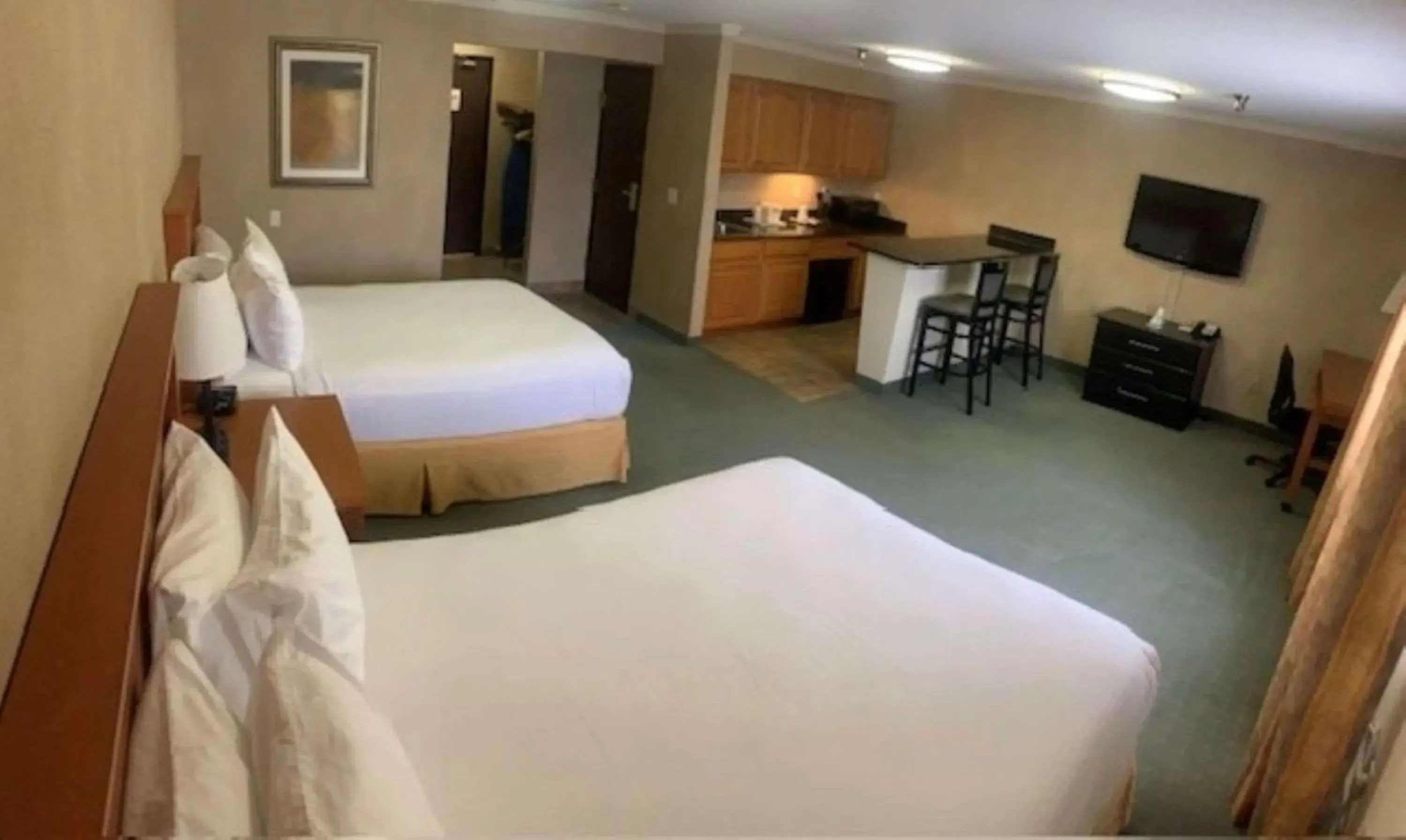 Suite with Two Queen Beds - Non-Smoking in Best Western Davison Inn Suite with Two Queen Beds - Non-Smoking in Best Western Davison Inn