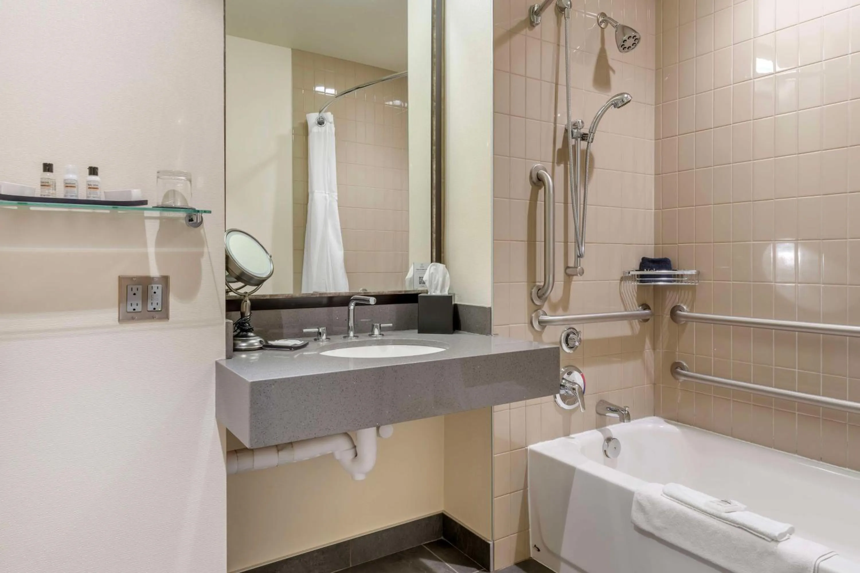 Bathroom in Best Western Premier Boulder Falls Inn