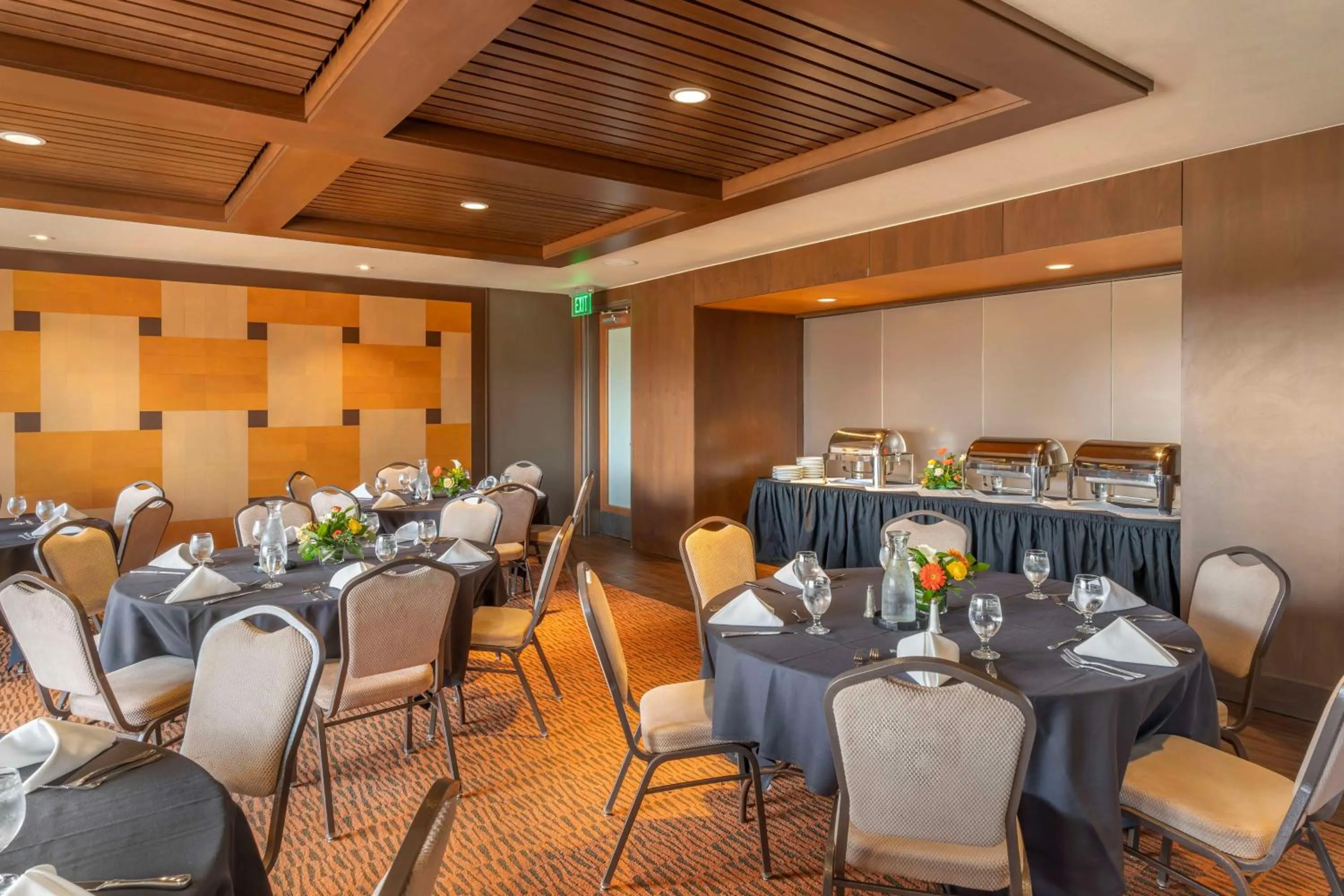 Meeting/conference room in Best Western Premier Boulder Falls Inn