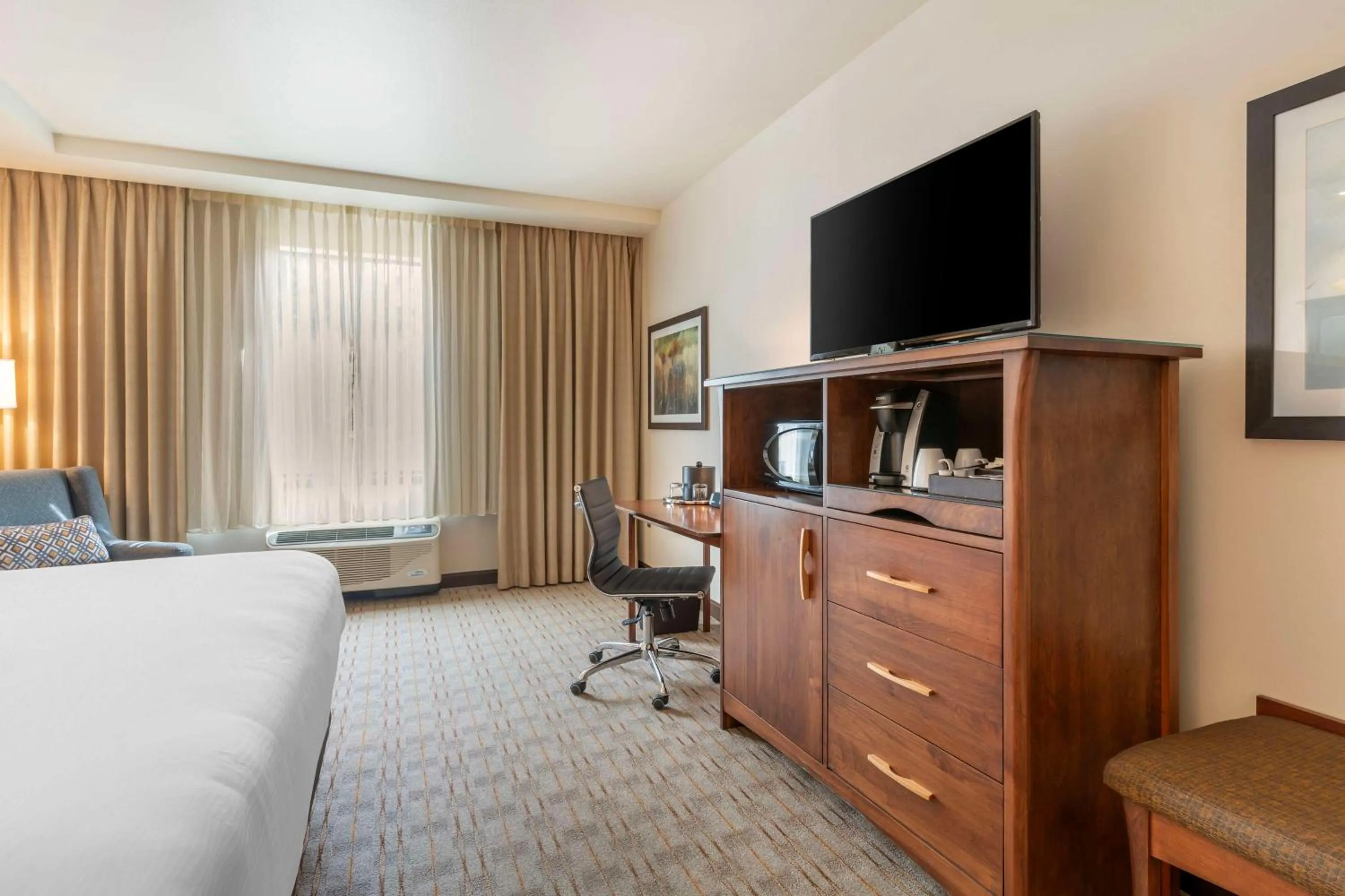 Bedroom, Bed in Best Western Premier Boulder Falls Inn