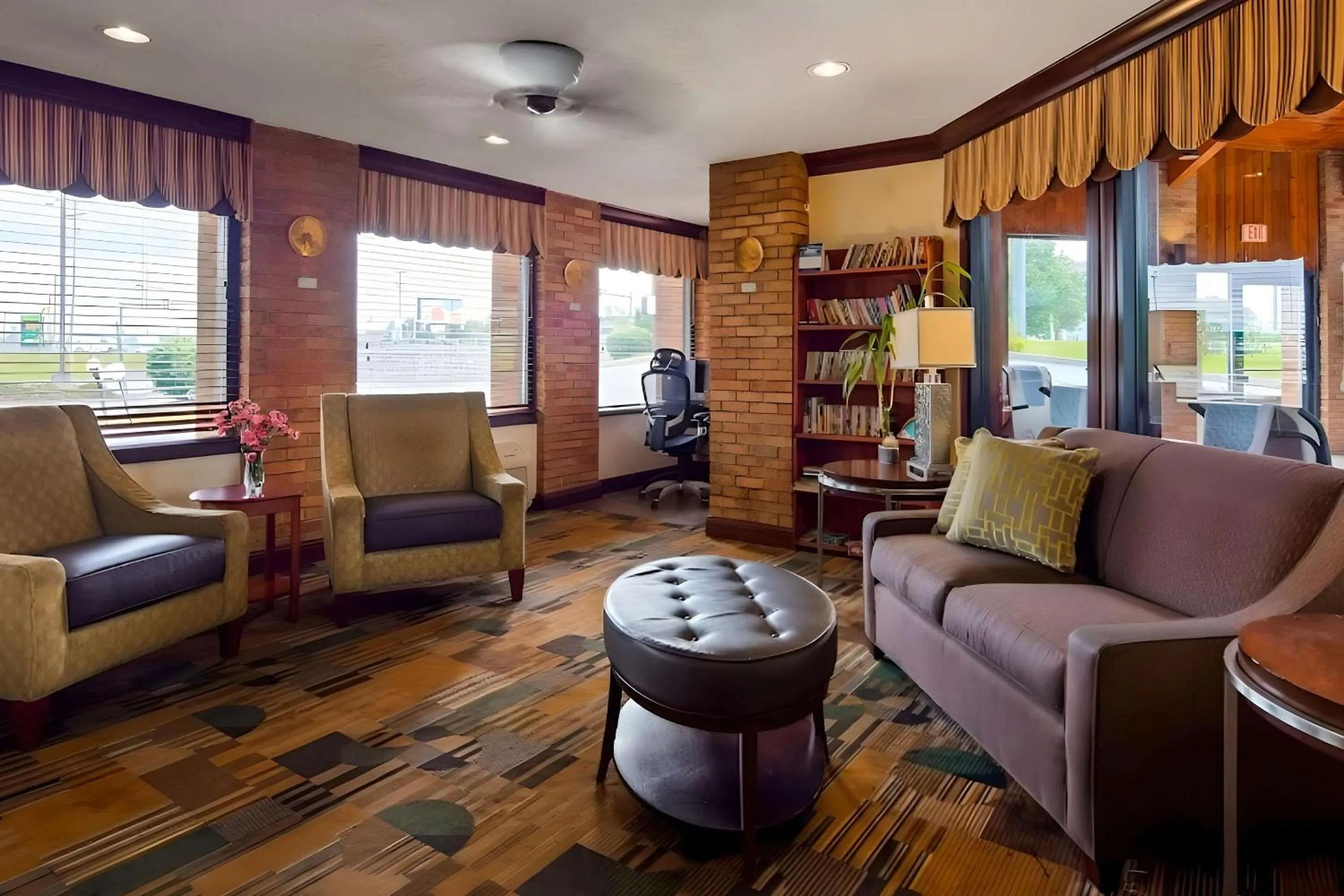 Lobby or reception in Best Western Grove City Inn