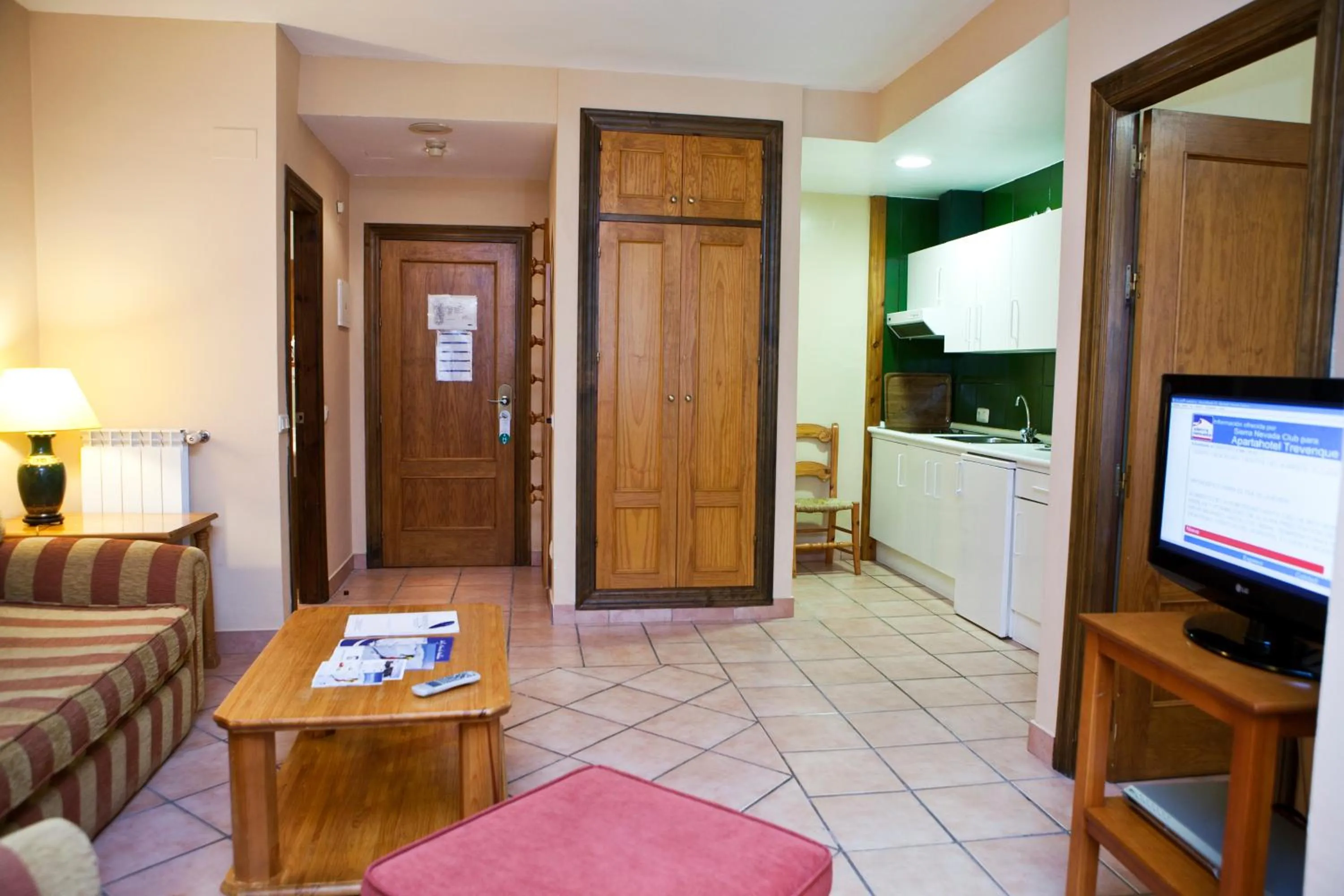 Kitchen or kitchenette in Hotel Apartamentos Trevenque
