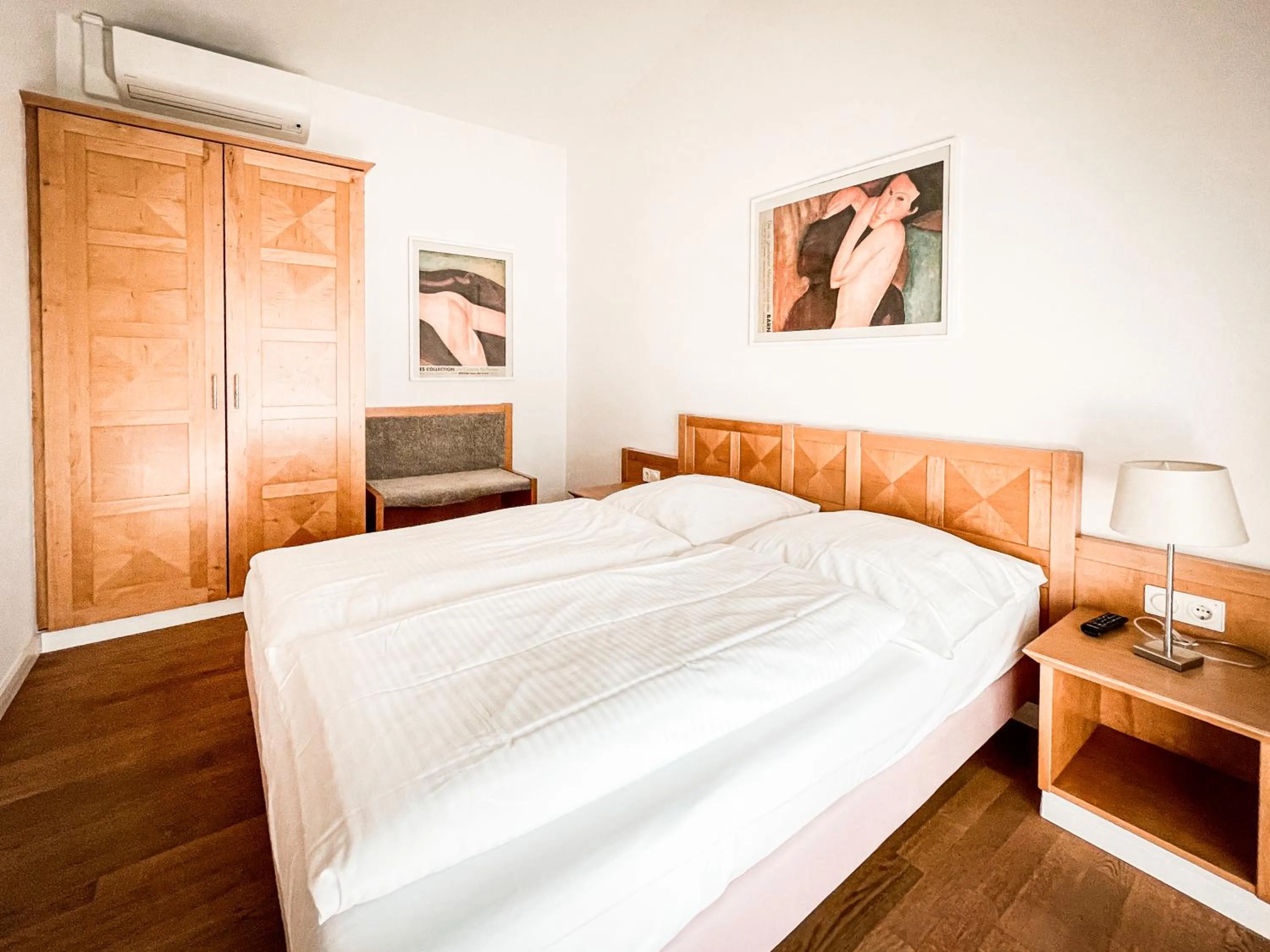 Photo of the whole room, Bed in Golfhotel & Restaurant Lindenhof