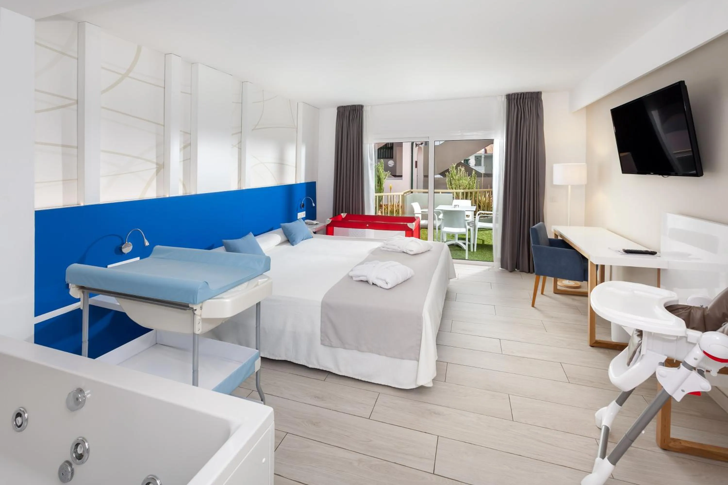 Bed in Playaolid Suites & Apartments