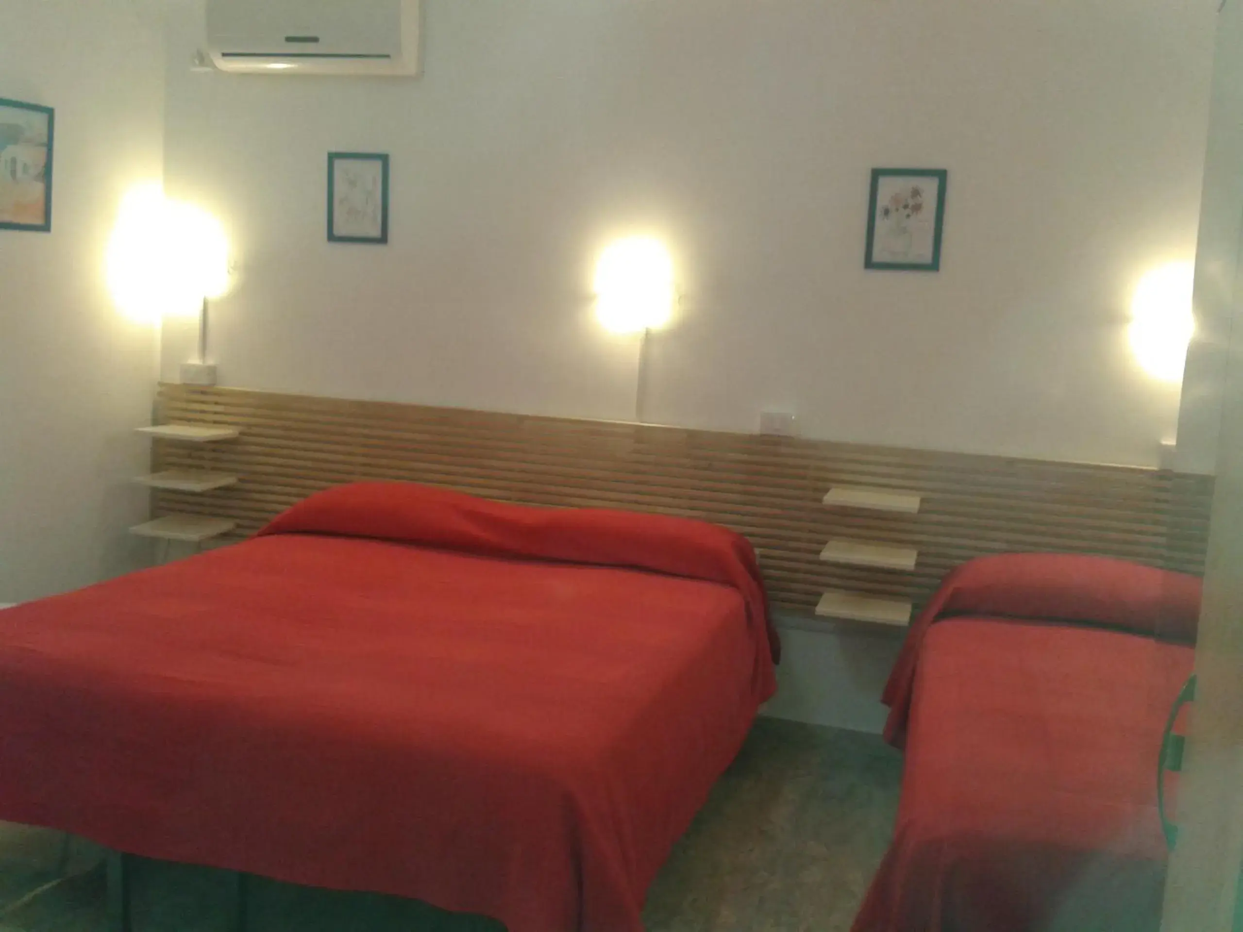 Triple Room with Balcony - single occupancy in B&B Il Nido dell'Aquila Triple Room with Balcony - single occupancy in B&B Il Nido dell'Aquila