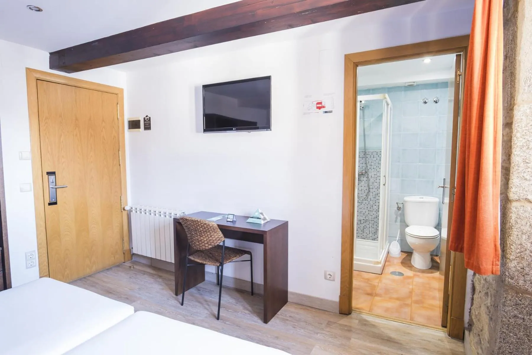 TV and multimedia, Bed in Hotel Alda Algalia