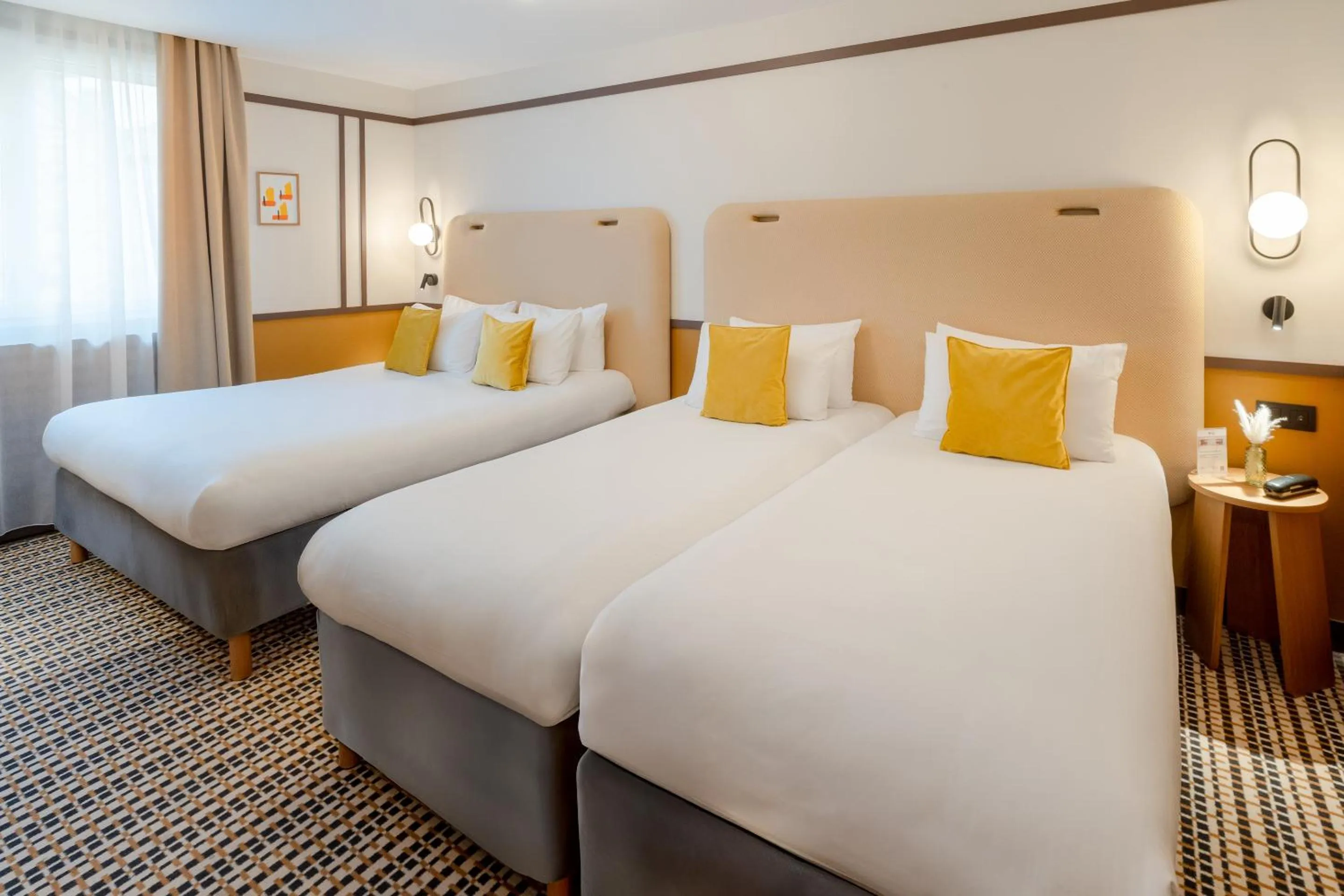 TV and multimedia, Bed in Best Western Plus Au Grand Saint Jean