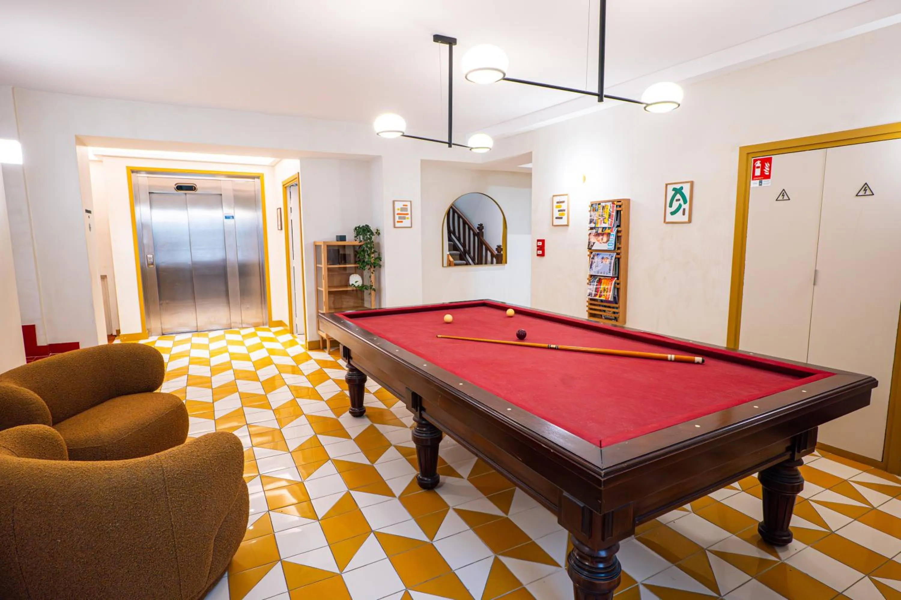 Billiard in Best Western Plus Au Grand Saint Jean