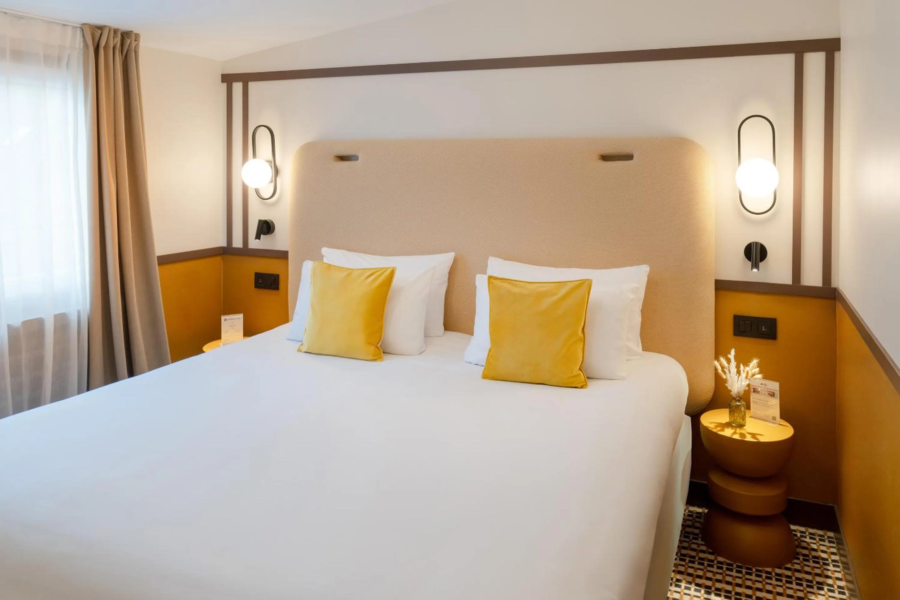 TV and multimedia, Bed in Best Western Plus Au Grand Saint Jean