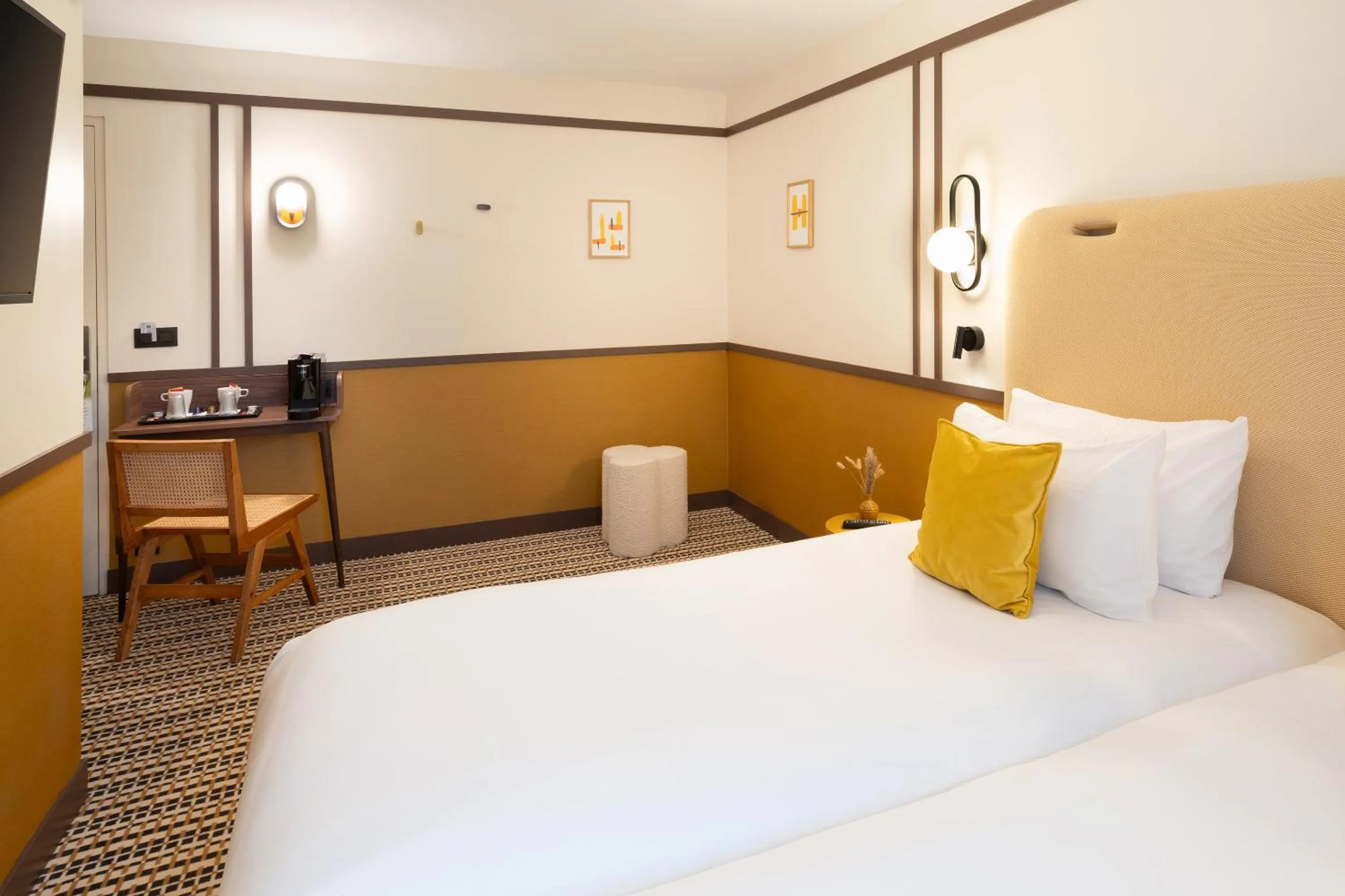 Living room, Bed in Best Western Plus Au Grand Saint Jean