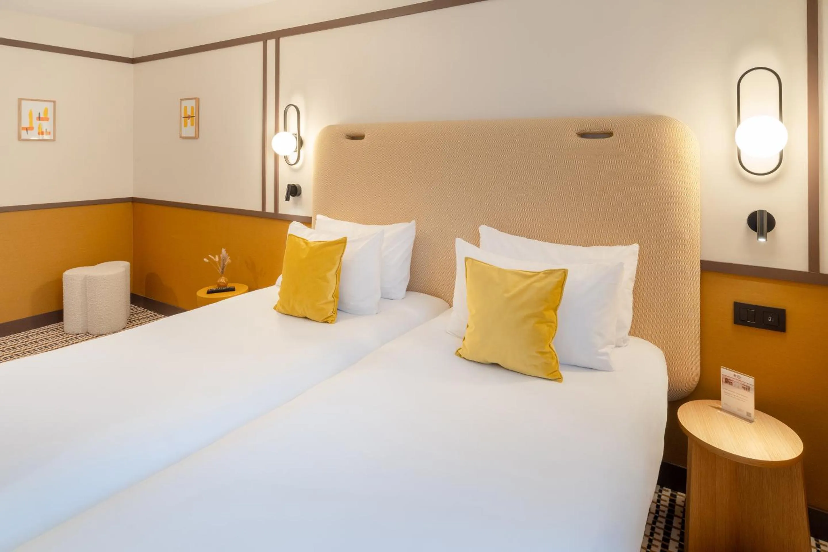 Bed in Best Western Plus Au Grand Saint Jean