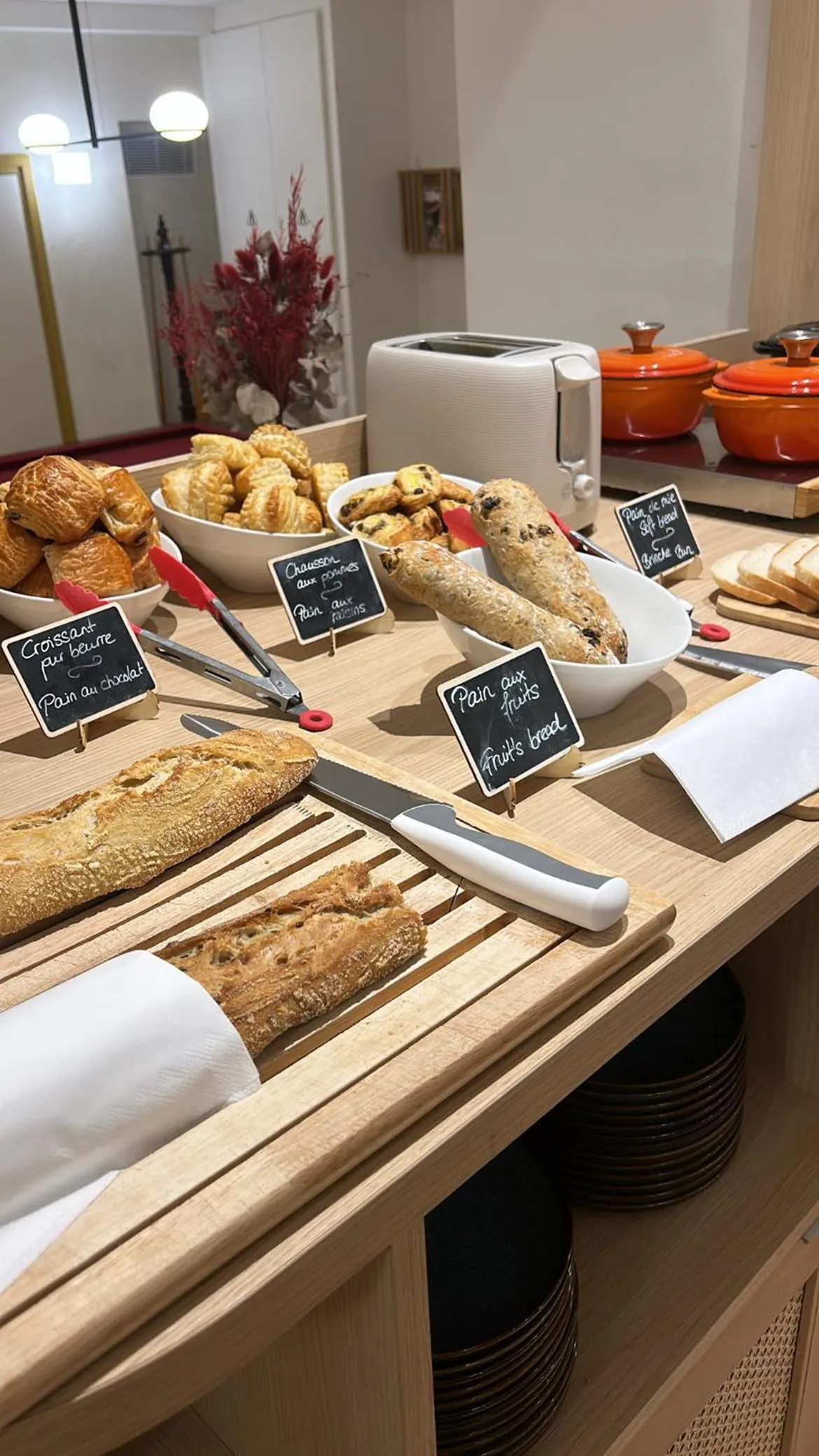 Food and drinks in Best Western Plus Au Grand Saint Jean