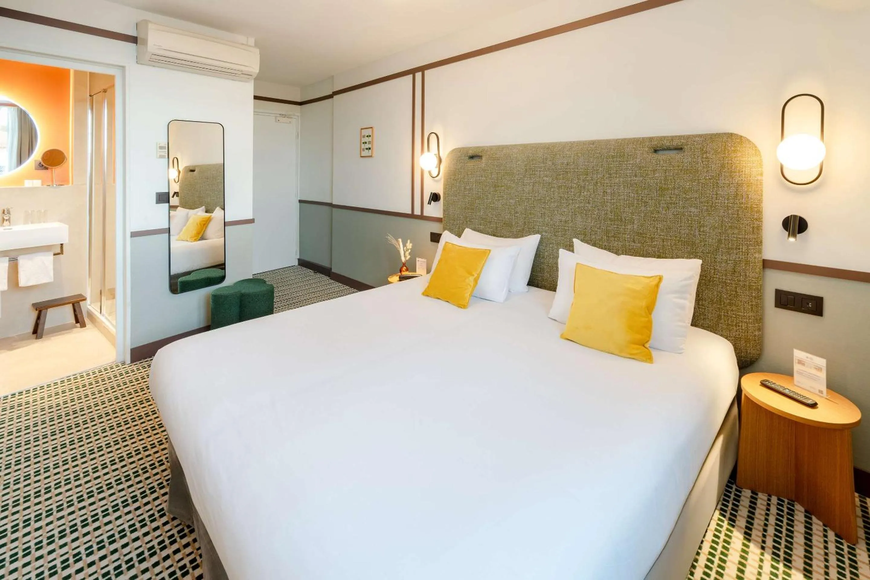 Bedroom, Bed in Best Western Plus Au Grand Saint Jean