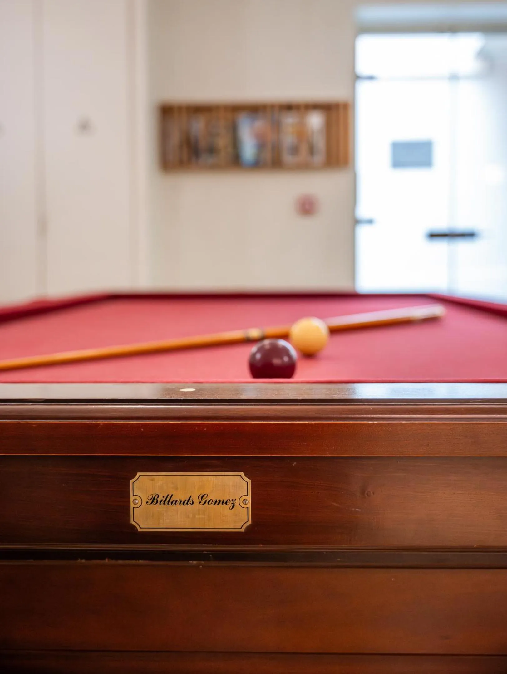 Billiard in Best Western Plus Au Grand Saint Jean