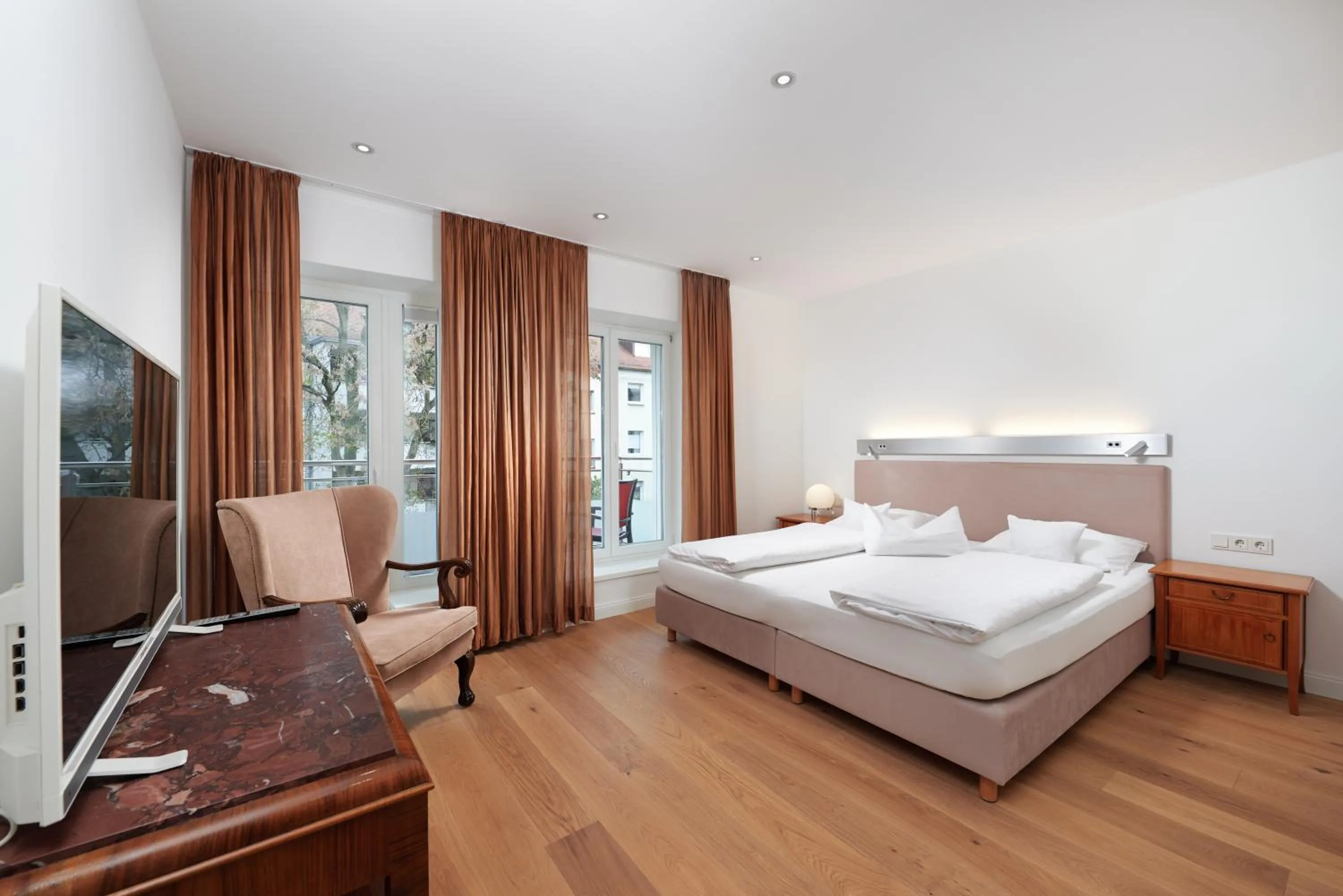 Bed in Deluxe Apartments Christina 120 m² im Design Hotel Vosteen