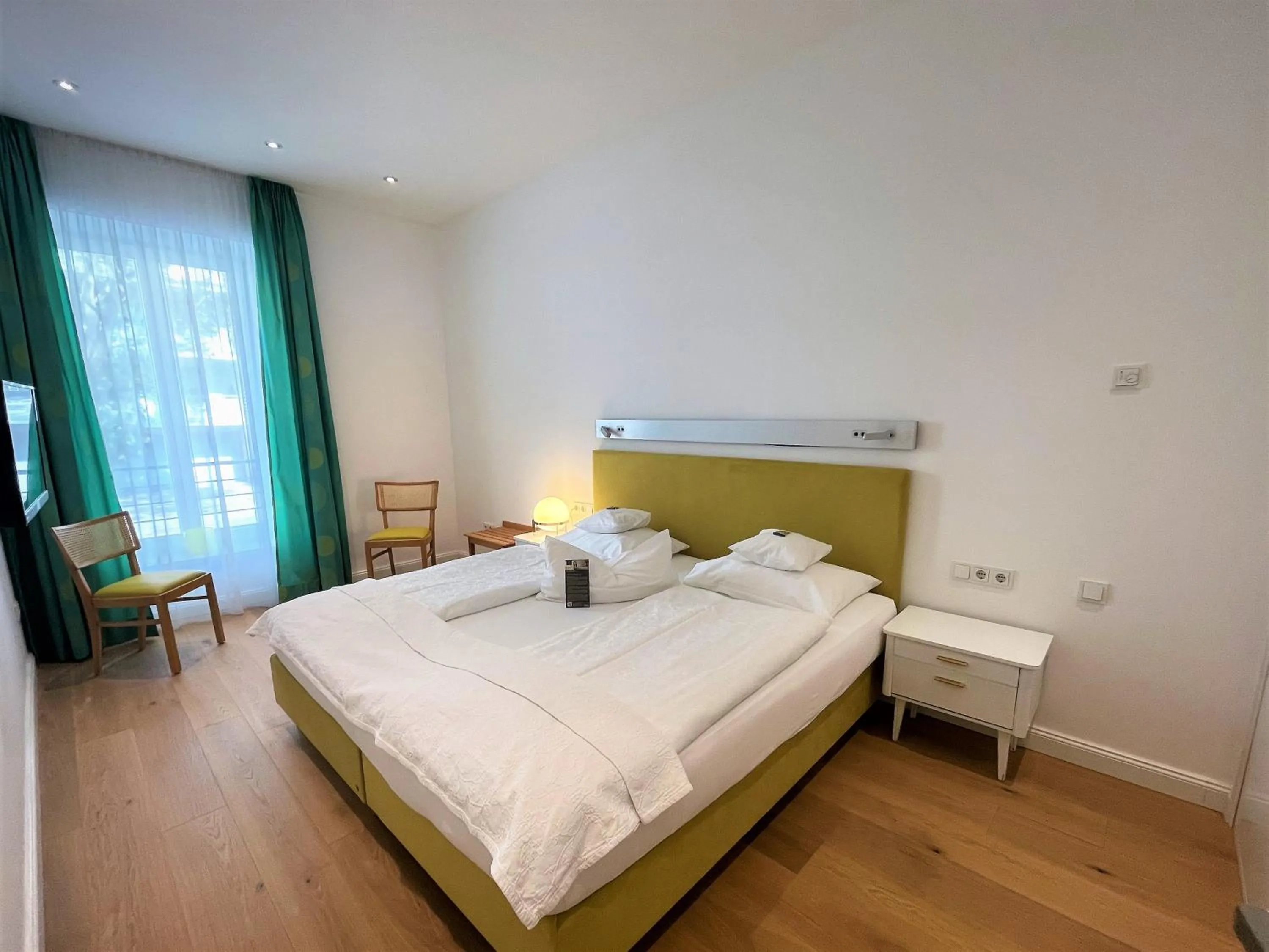 Bed in Deluxe Apartments Christina 120 m² im Design Hotel Vosteen