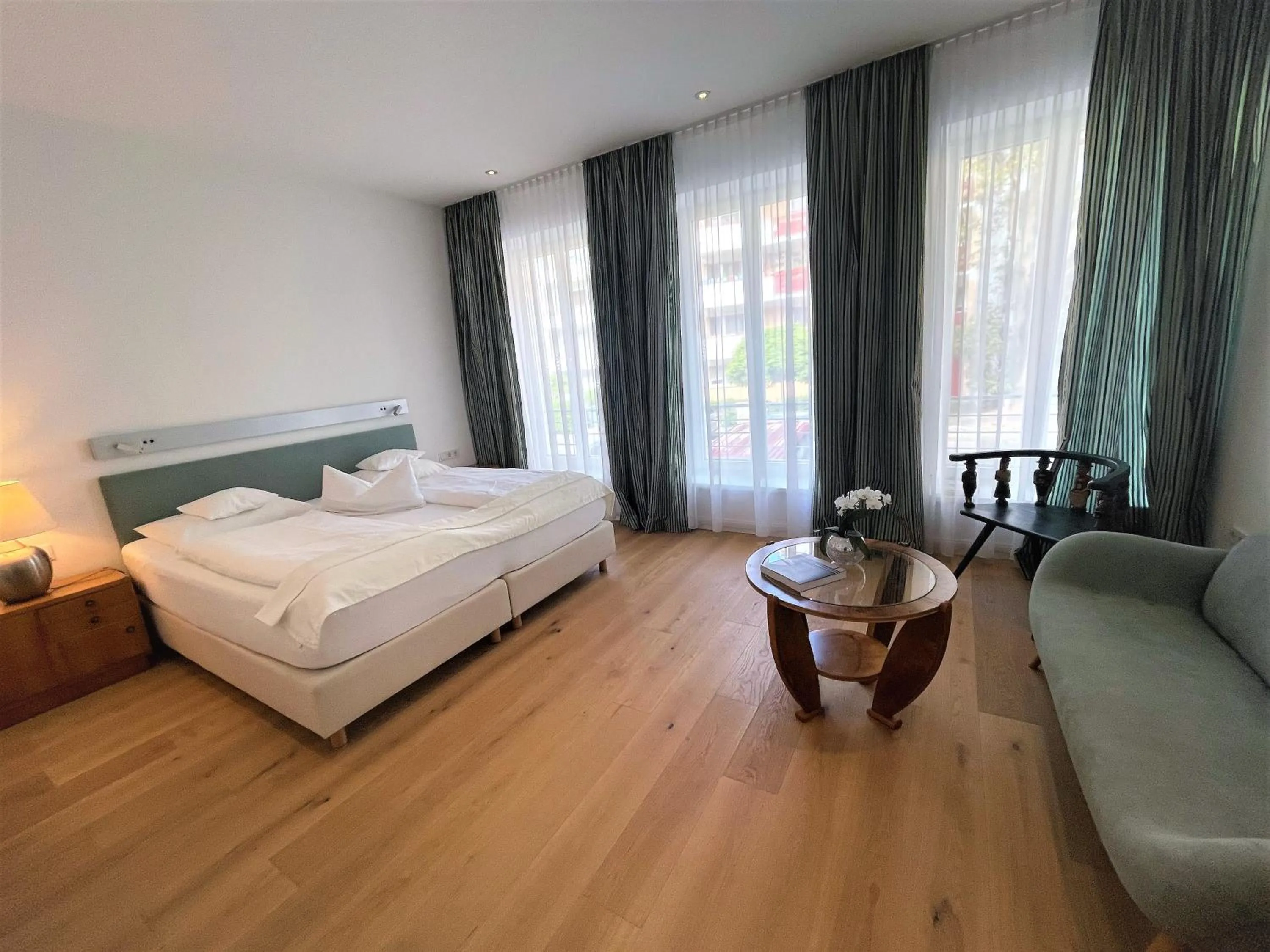 Bed in Deluxe Apartments Christina 120 m² im Design Hotel Vosteen