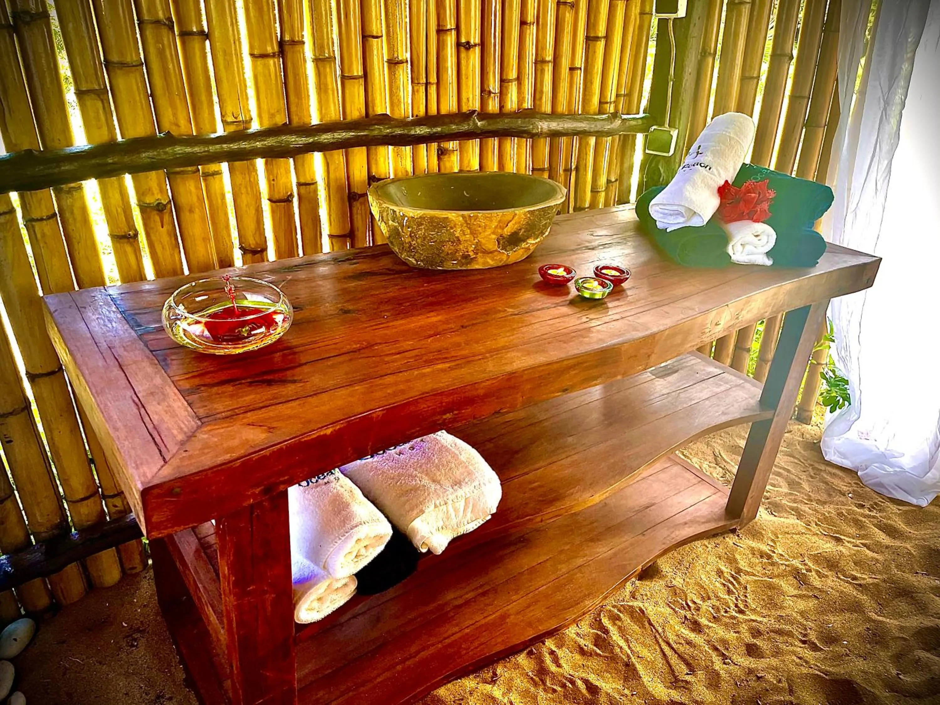 Massage in Hotel Océan Beach Sakatia