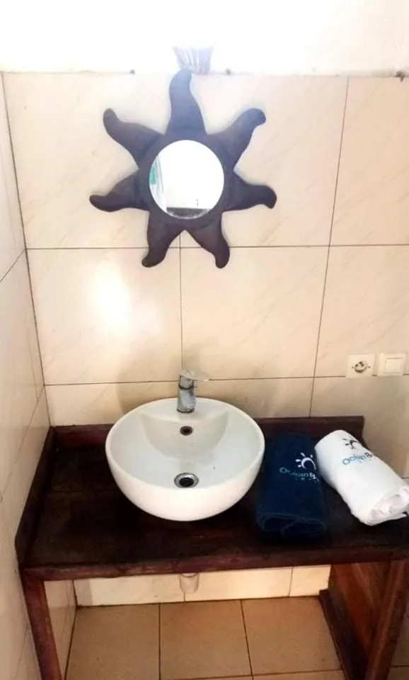 Bathroom in Hotel Océan Beach Sakatia
