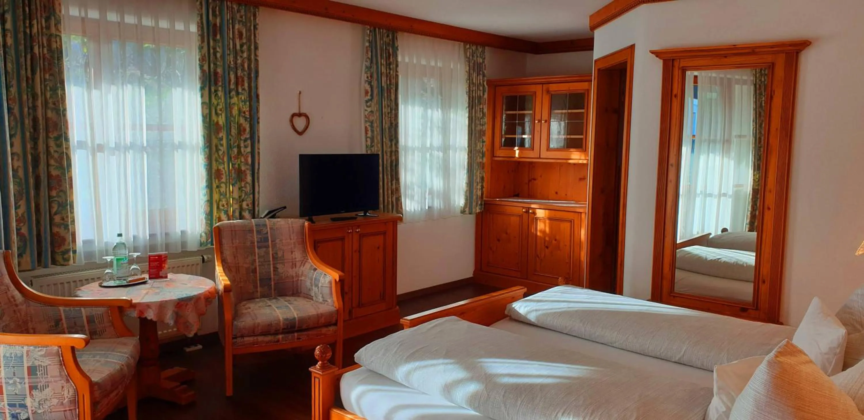 Photo of the whole room, Bed in Alpenotel Rosenhof Ruhpolding, Wellness, Chiemgau Karte, Travelingo Bonus Programm
