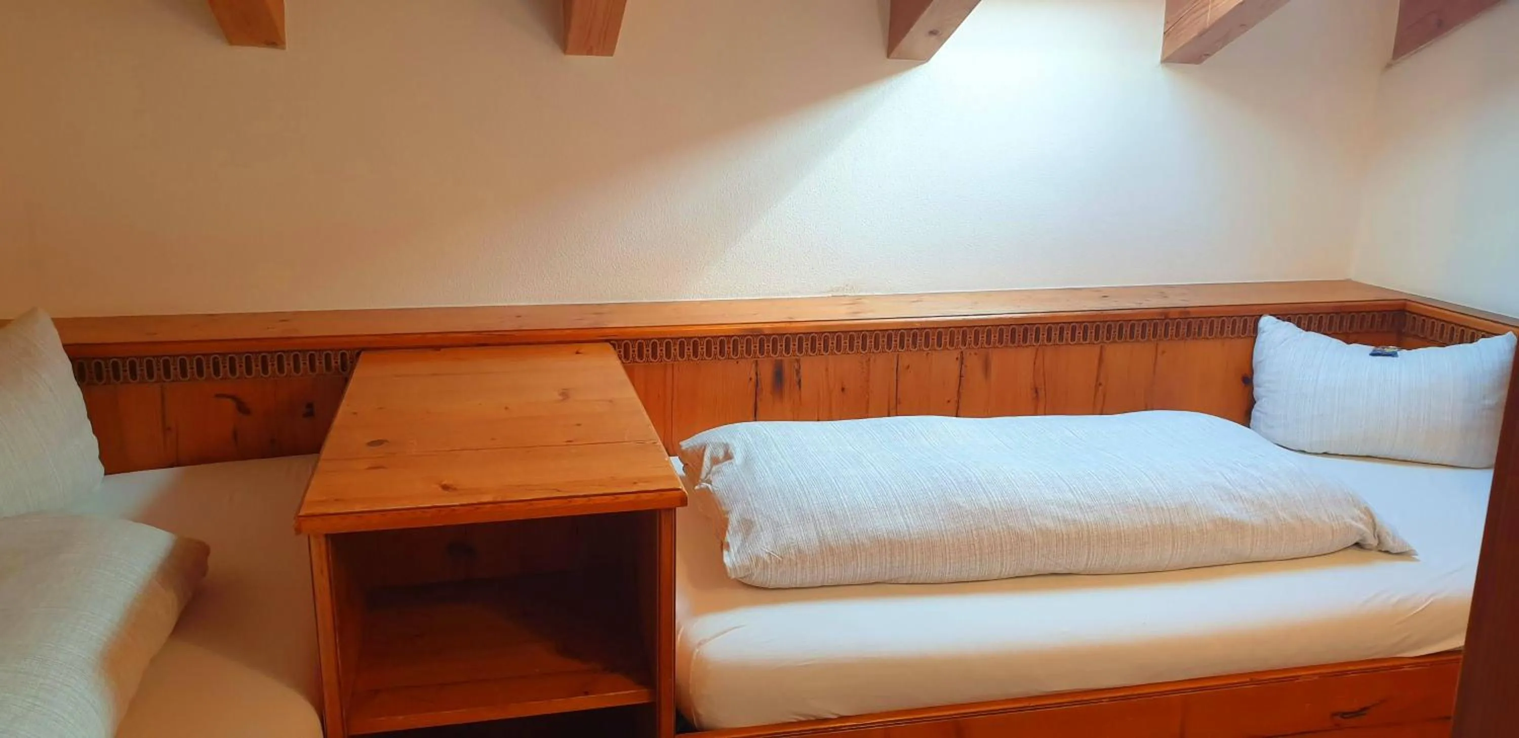 Bedroom, Bed in Alpenotel Rosenhof Ruhpolding, Wellness, Chiemgau Karte, Travelingo Bonus Programm