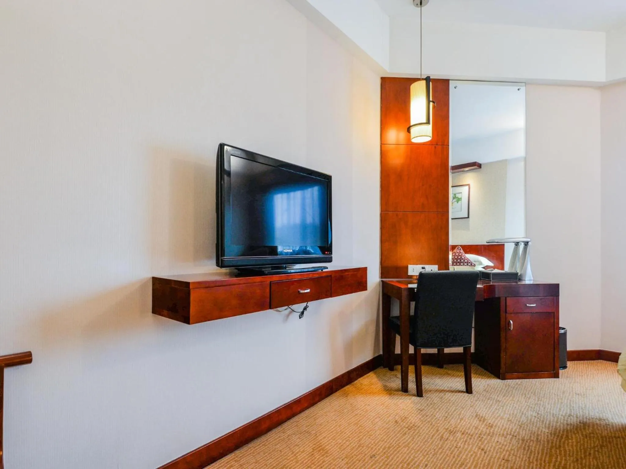 hair dresser in Yanling Hotel