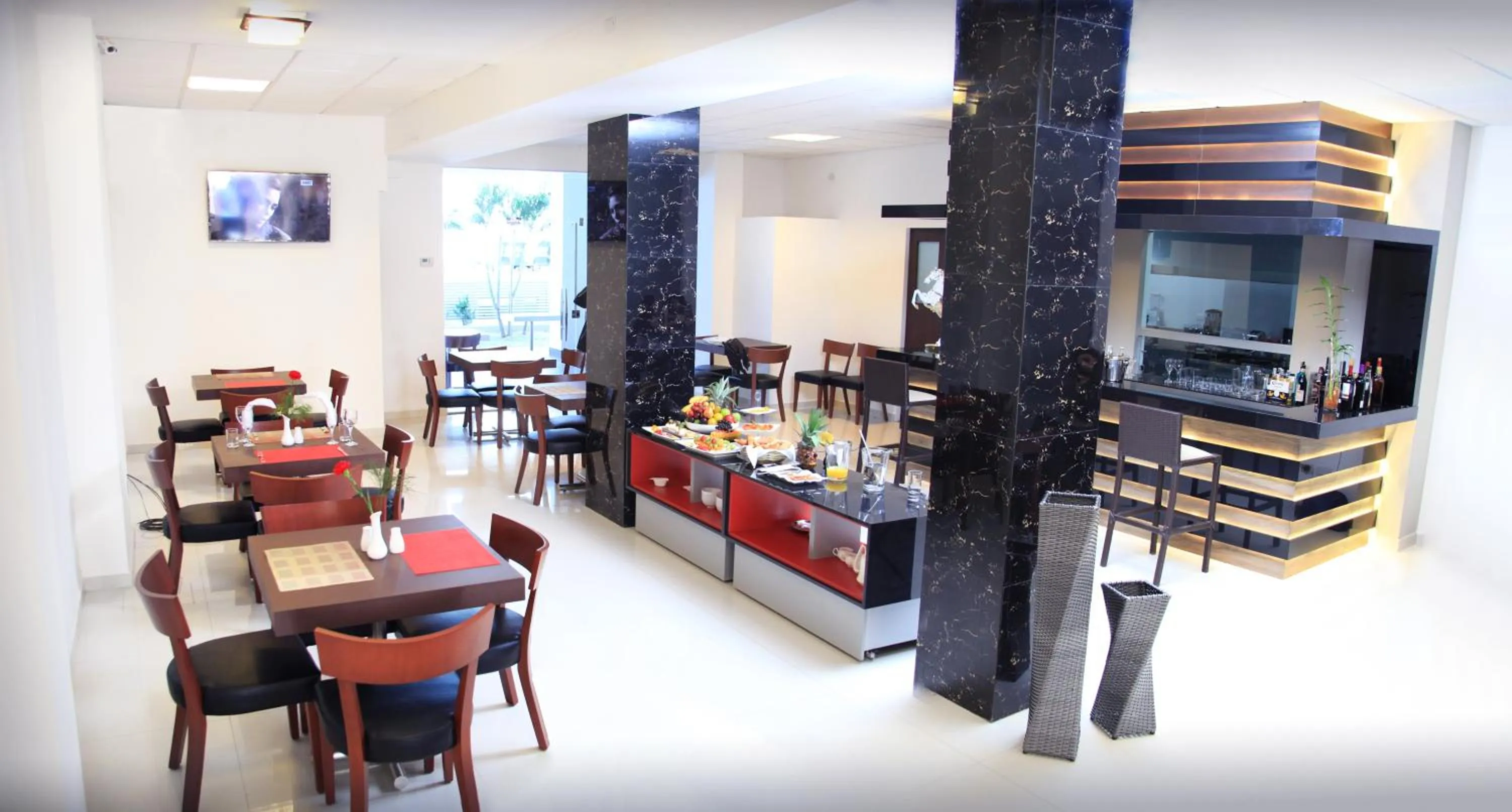 Restaurant/places to eat in Prince Hotel