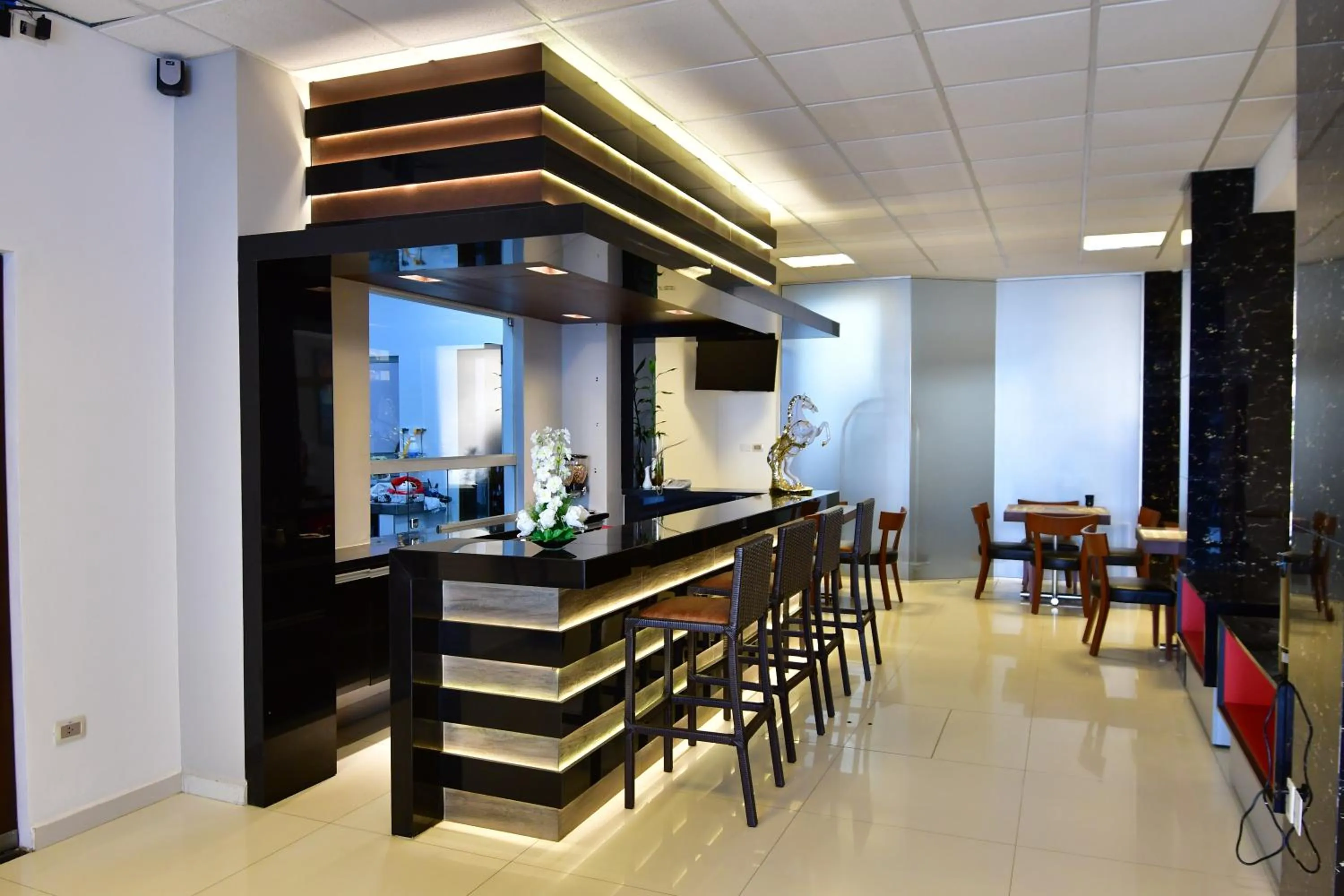 Restaurant/places to eat in Prince Hotel