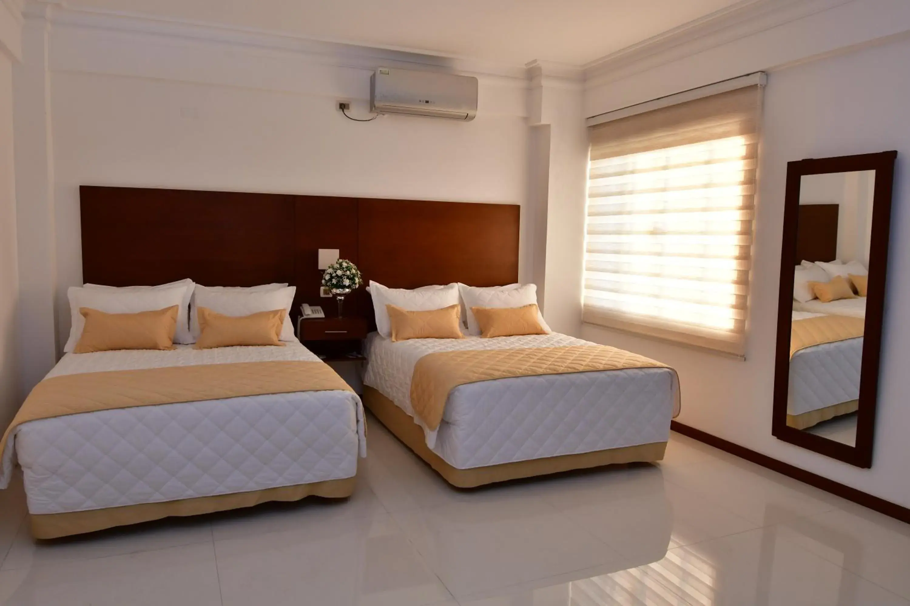 Large Twin Room - single occupancy in Prince Hotel Large Twin Room - single occupancy in Prince Hotel