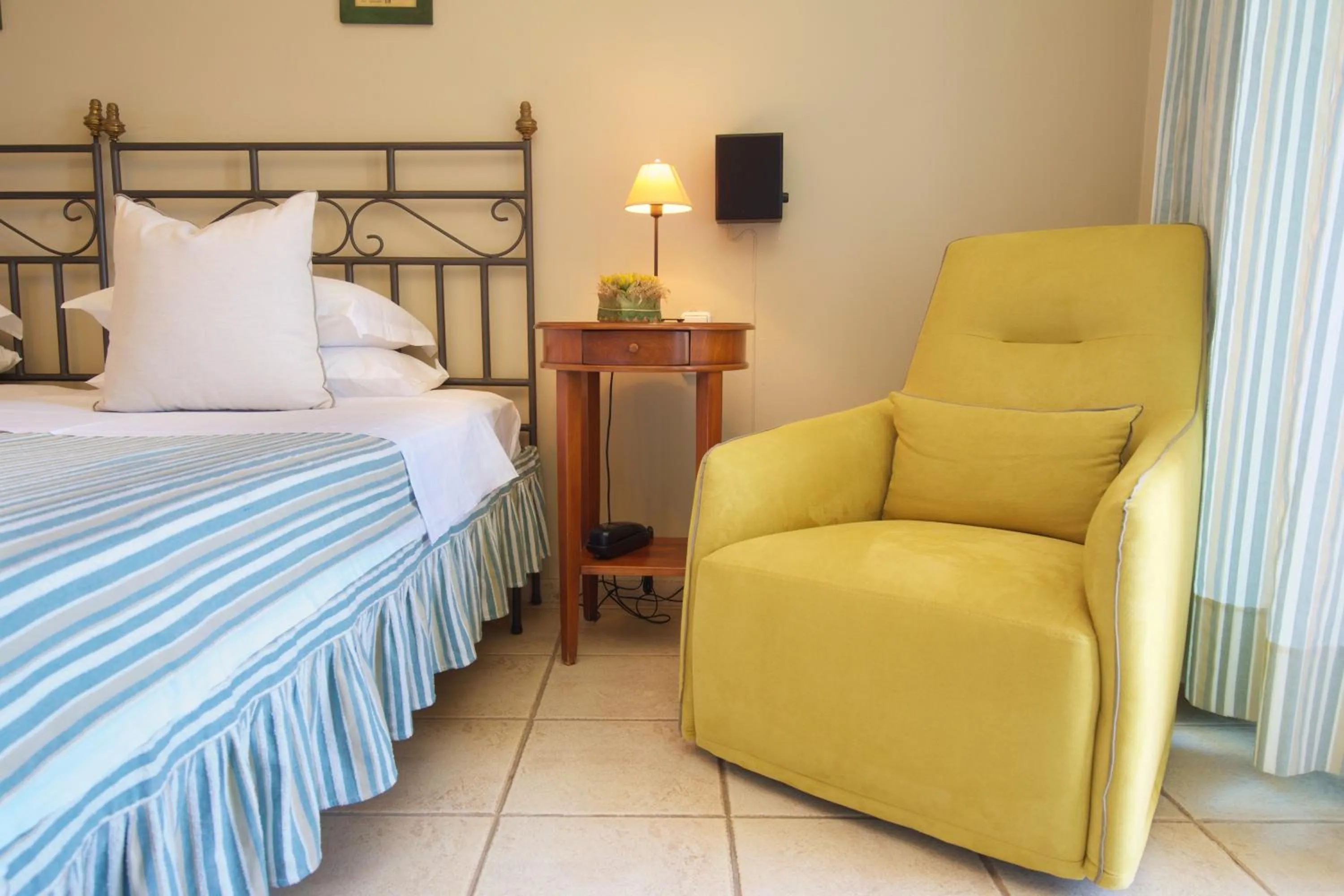 Bed in Agnantia Bed & Breakfast