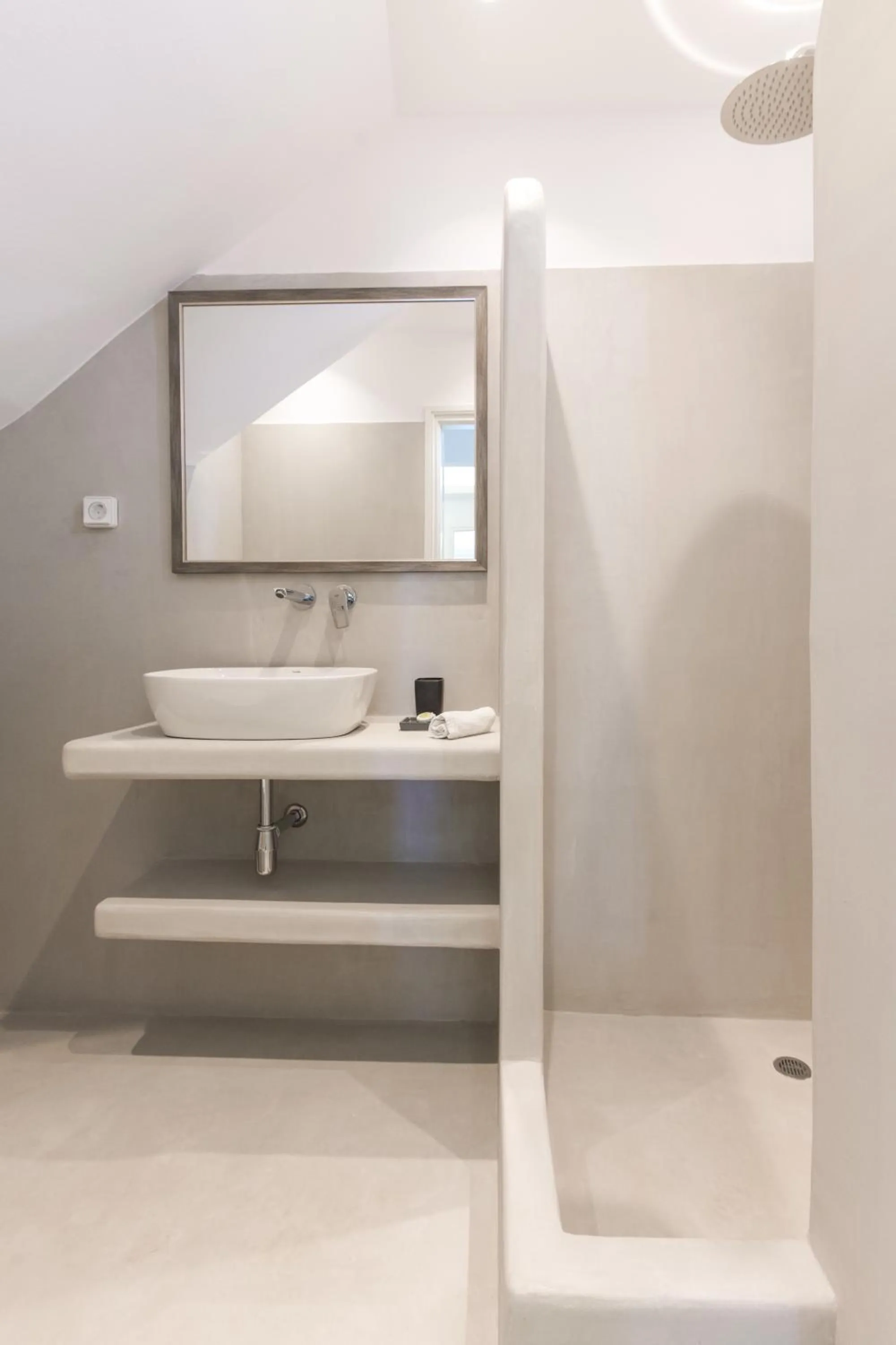 Alexandros Apartments