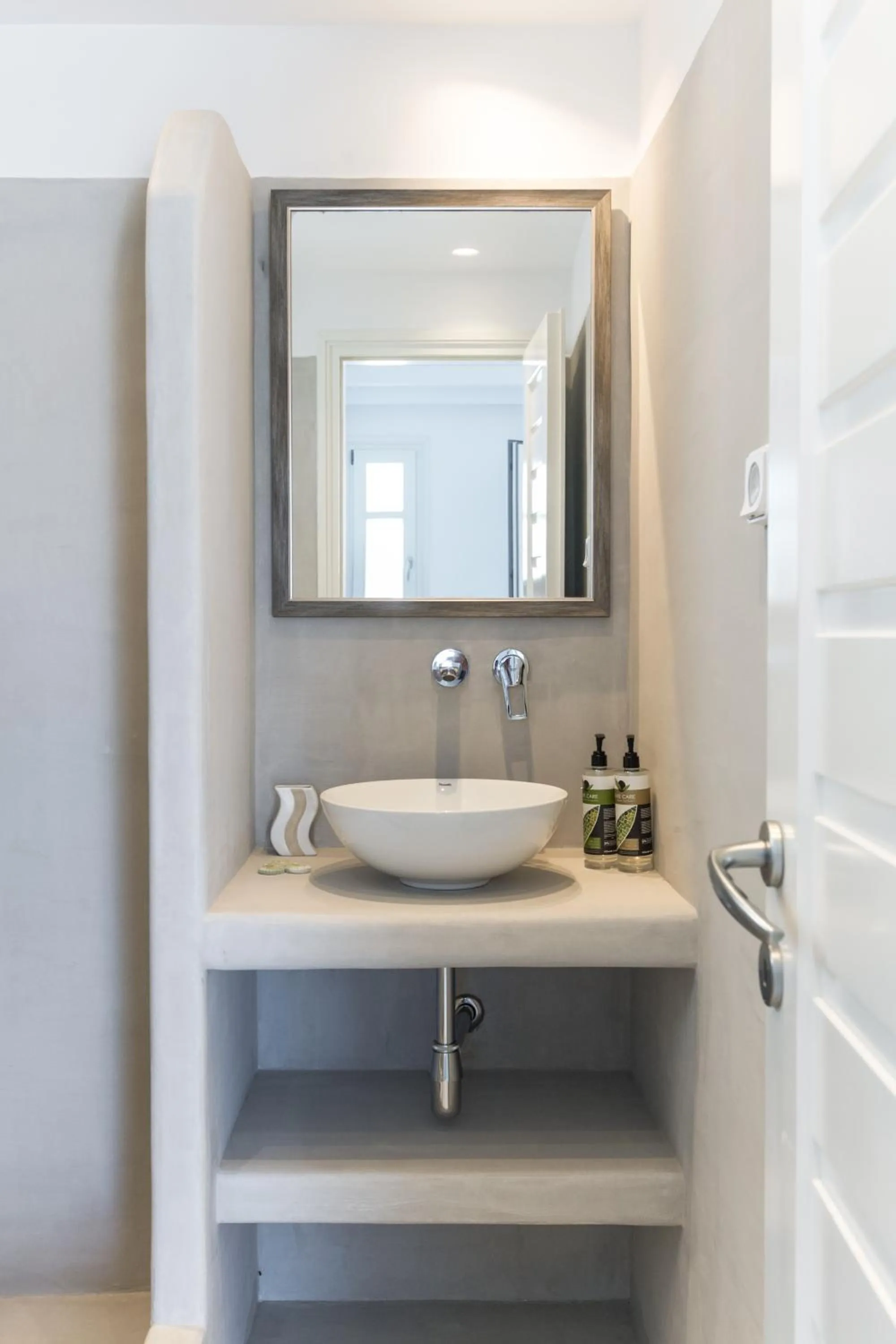 Alexandros Apartments