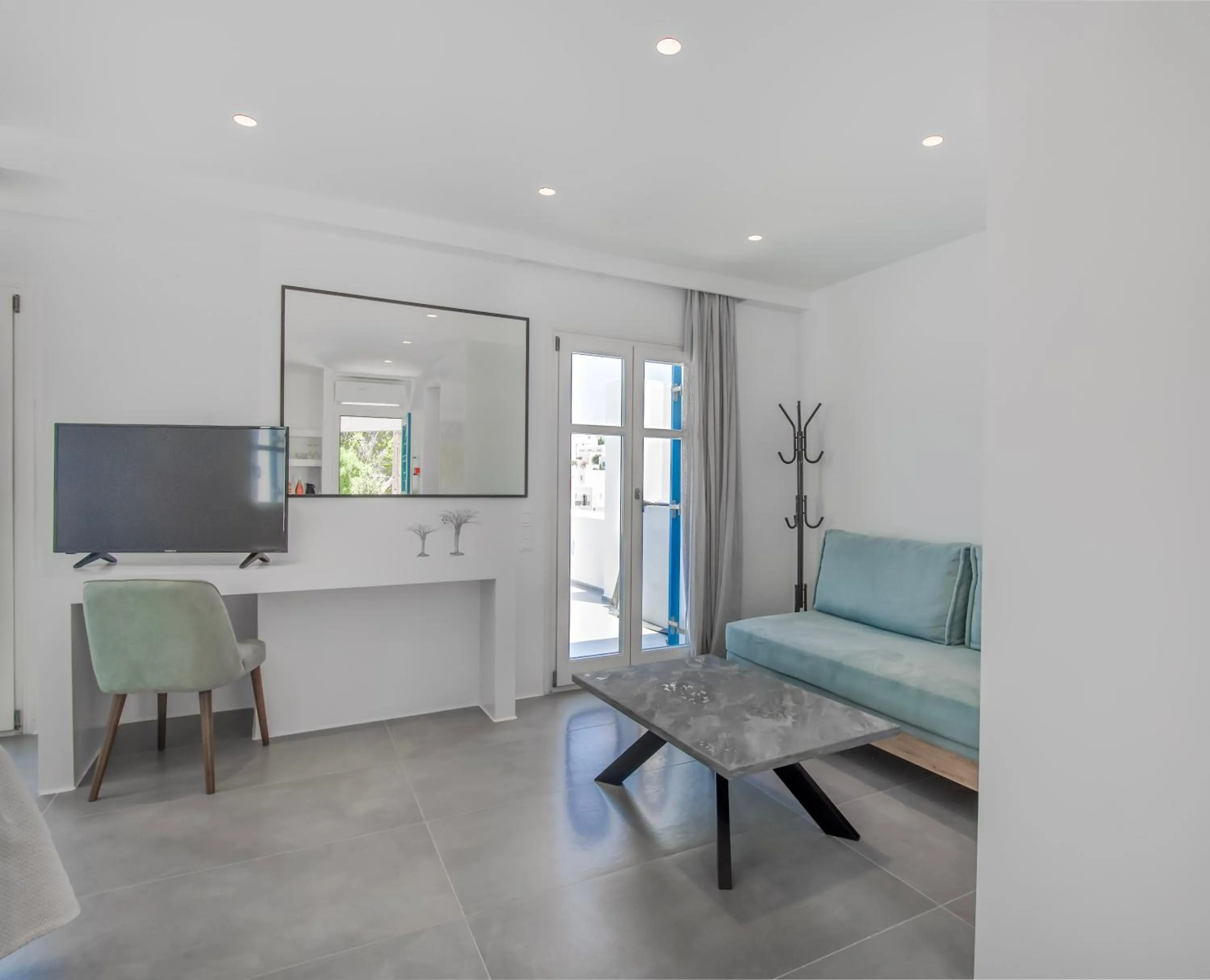 Alexandros Apartments