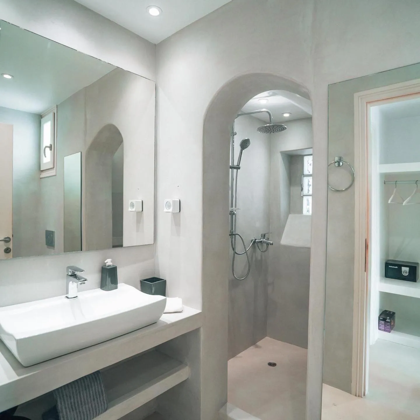 Alexandros Apartments